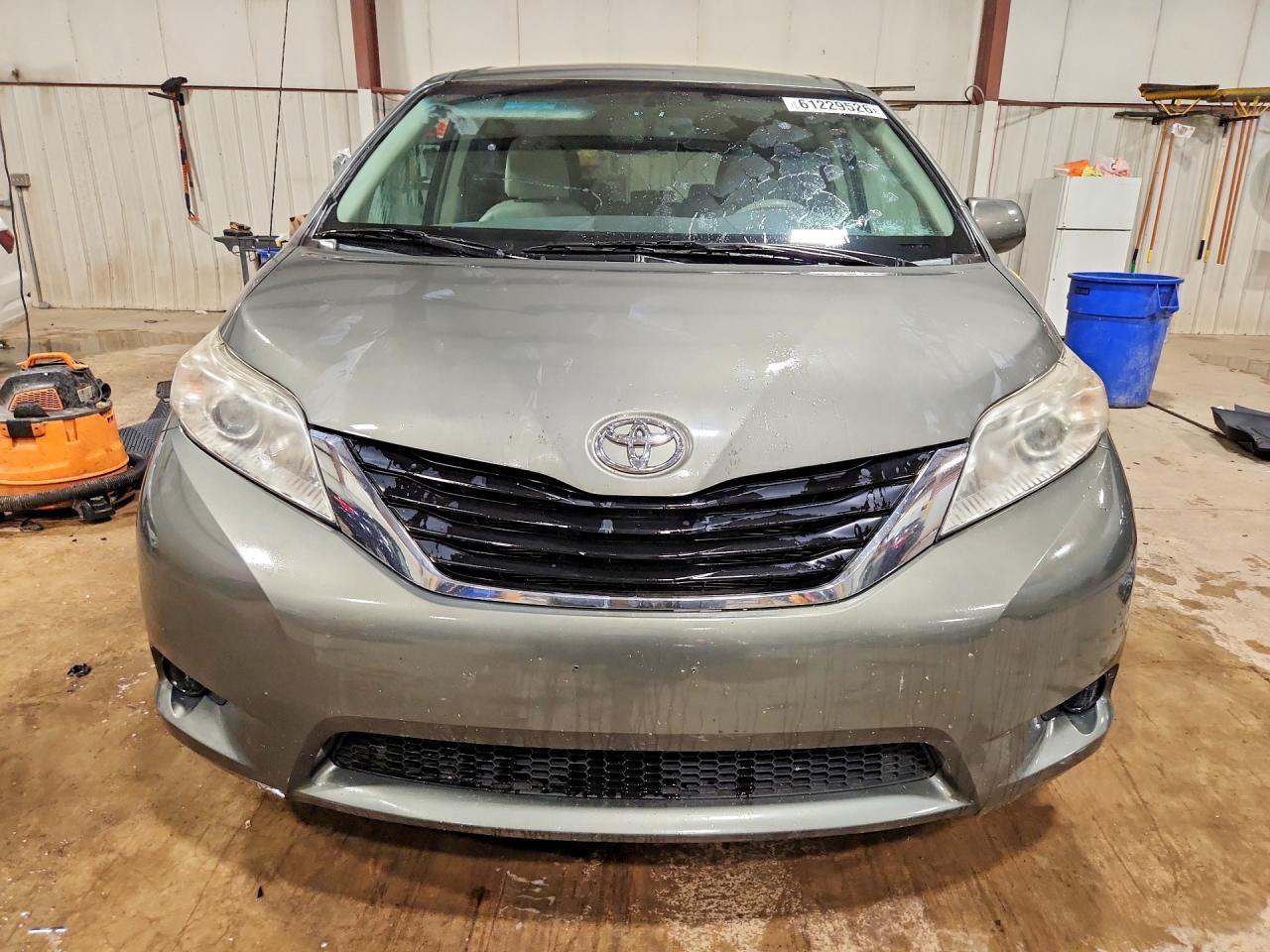 2011 Toyota Sienna Le Gray vin: 5TDKK3DCXBS148133