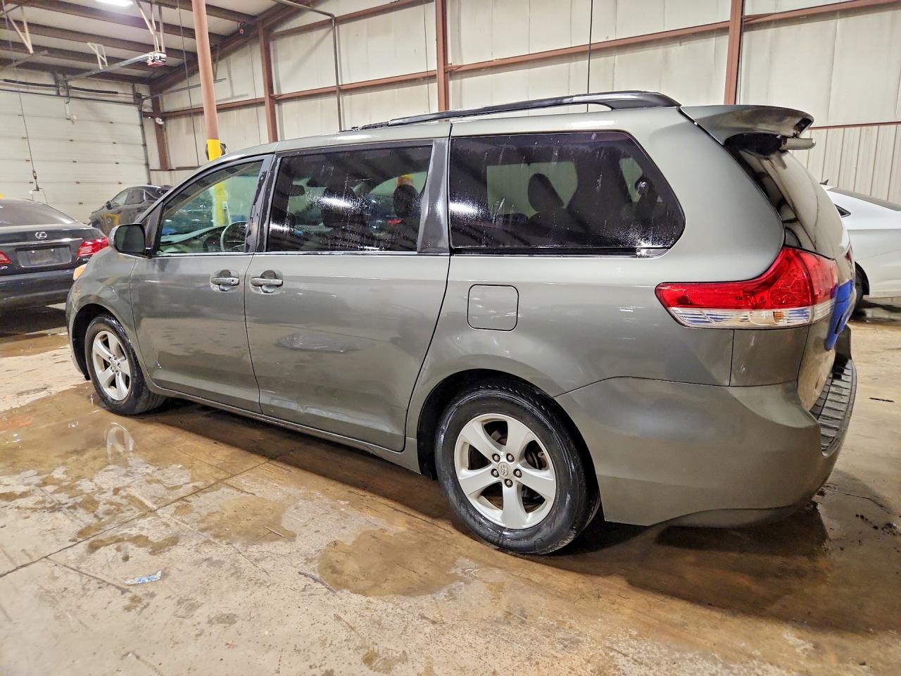 2011 Toyota Sienna Le Gray vin: 5TDKK3DCXBS148133