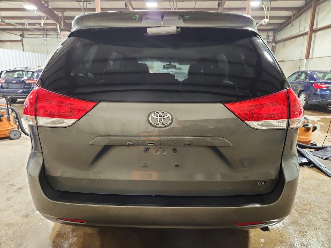 2011 Toyota Sienna Le Gray vin: 5TDKK3DCXBS148133