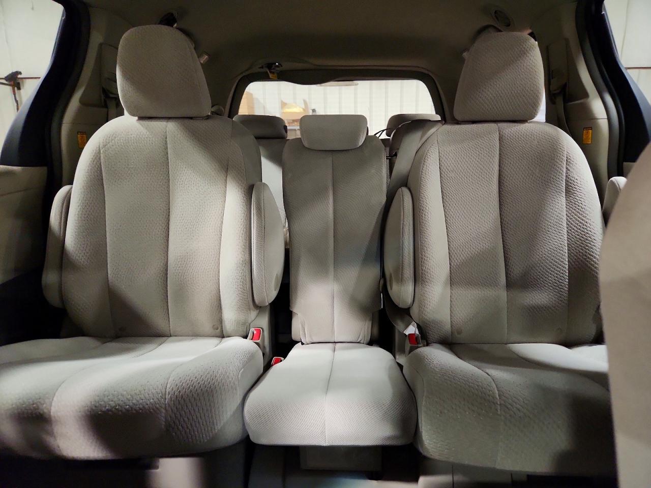 2011 Toyota Sienna Le Gray vin: 5TDKK3DCXBS148133