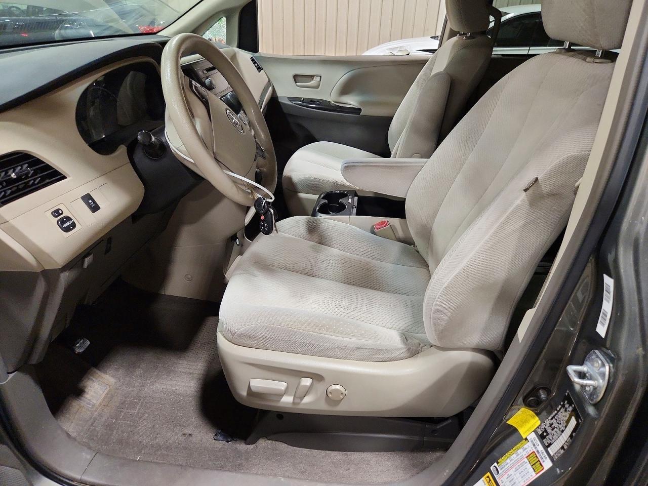 2011 Toyota Sienna Le Gray vin: 5TDKK3DCXBS148133