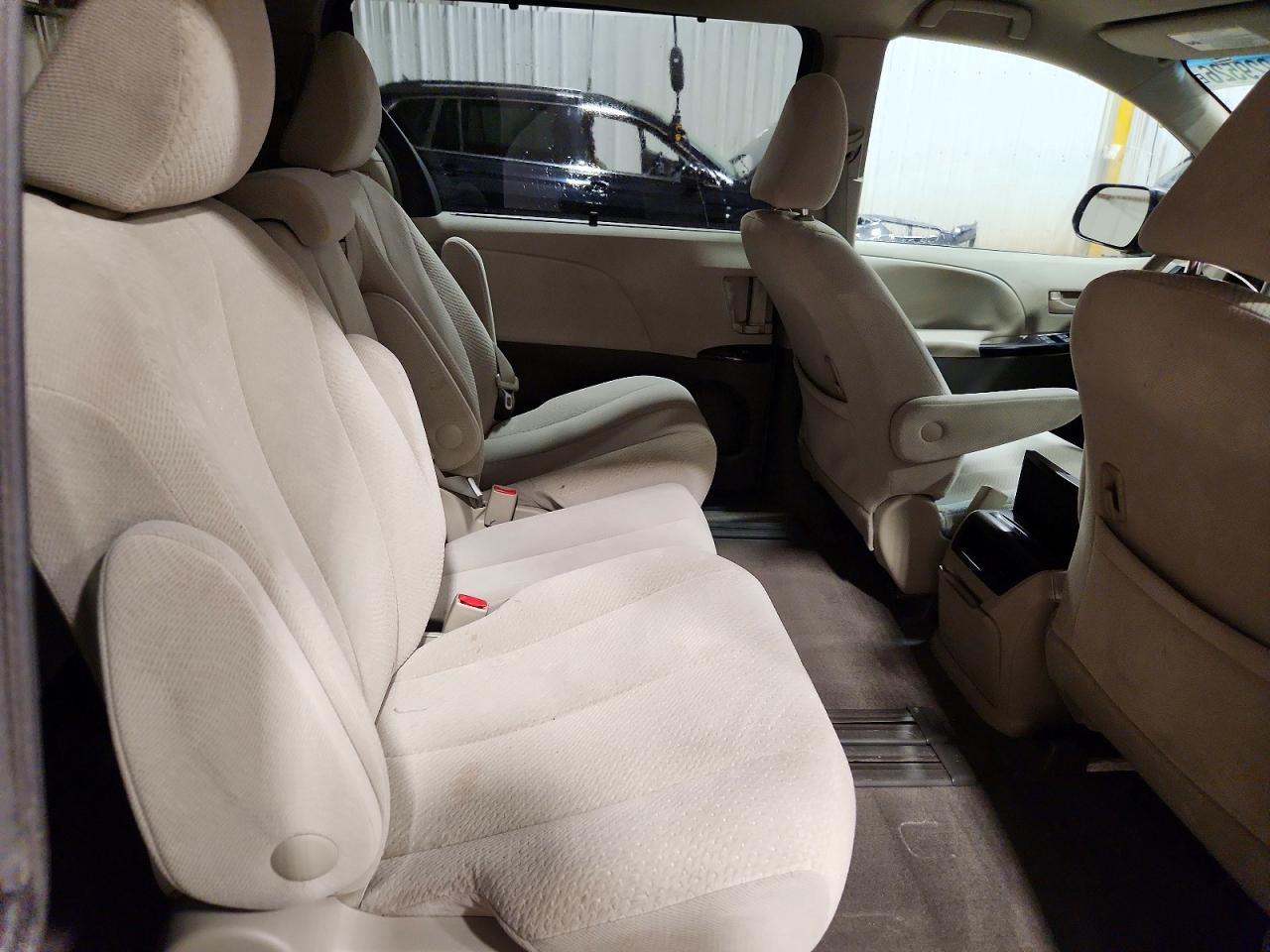 2011 Toyota Sienna Le Gray vin: 5TDKK3DCXBS148133