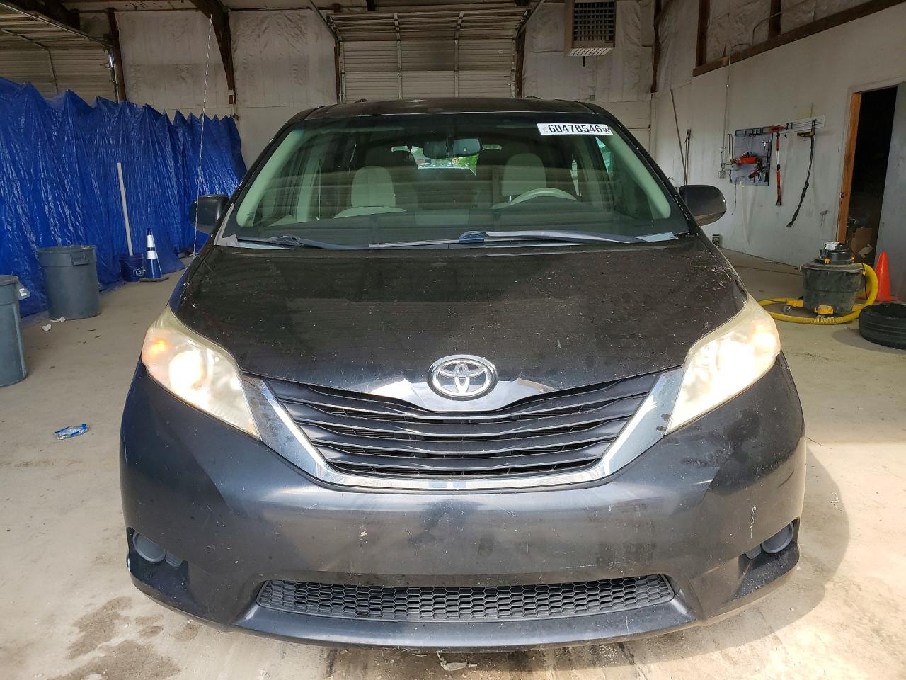 2011 Toyota Sienna Le Black vin: 5TDKK3DCXBS152568