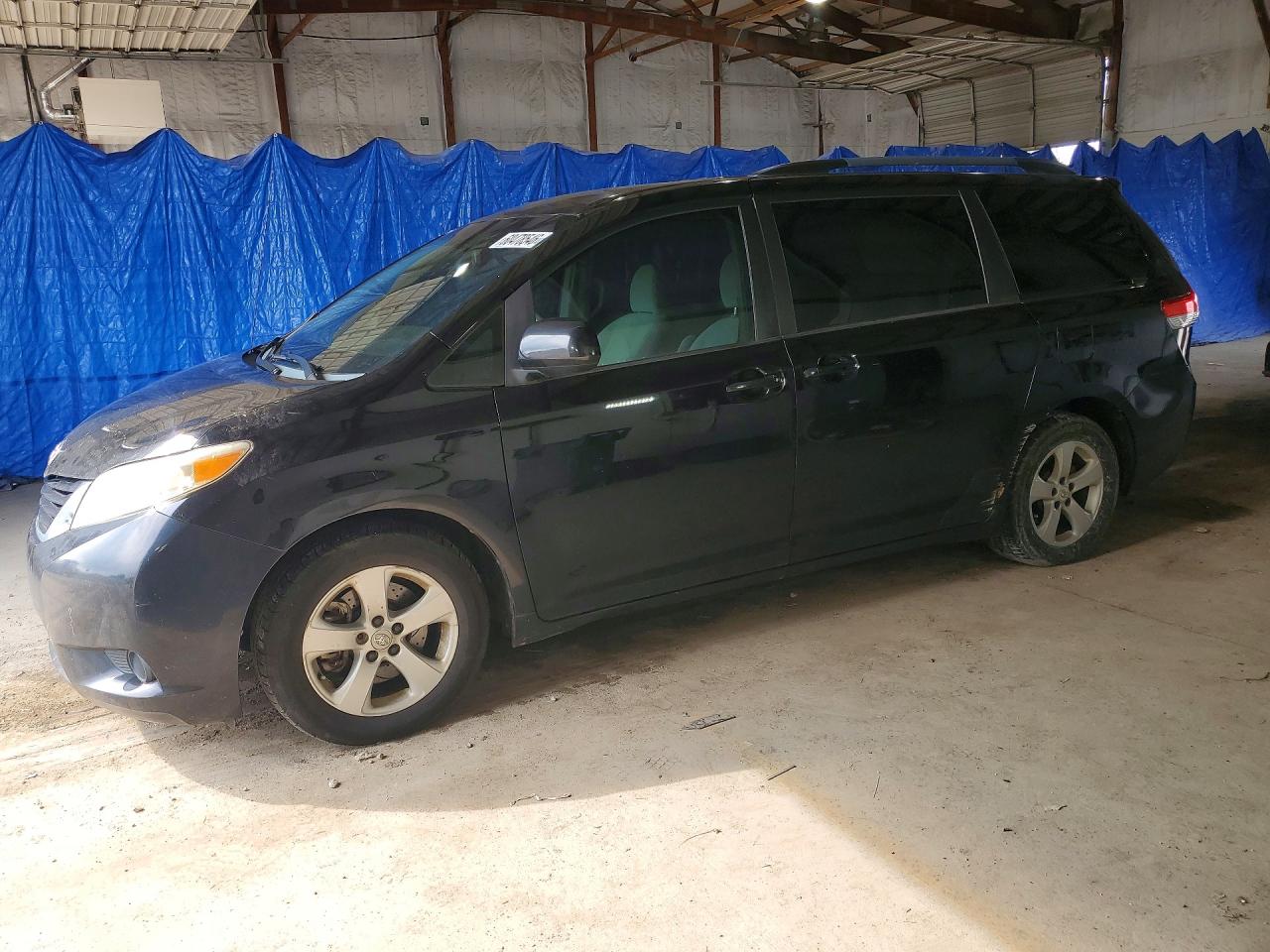 2011 Toyota Sienna Le Black vin: 5TDKK3DCXBS152568