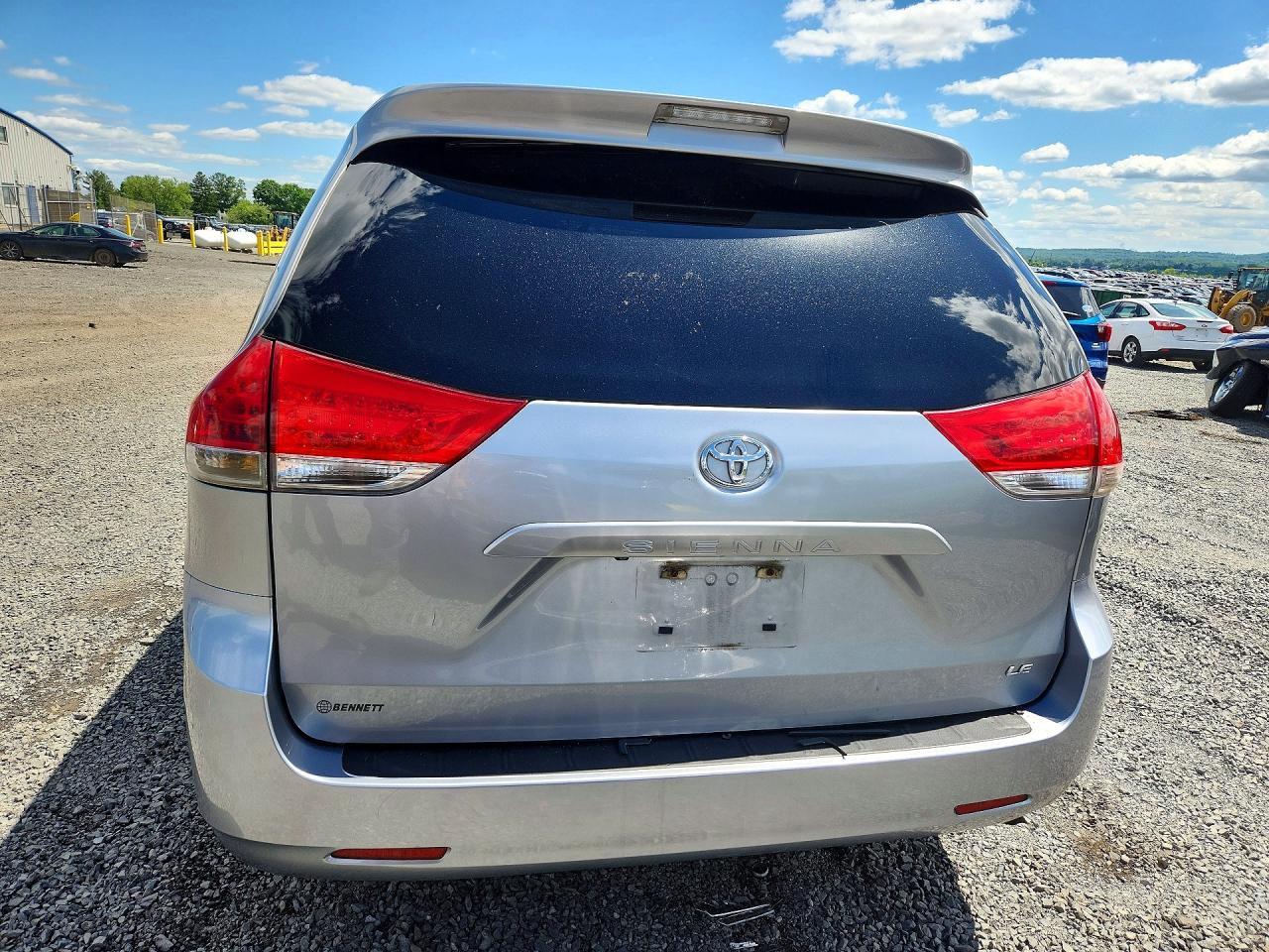 2011 Toyota Sienna Le Silver vin: 5TDKK3DCXBS153476
