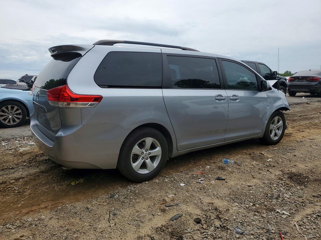 2011 Toyota Sienna Le Silver vin: 5TDKK3DCXBS166342
