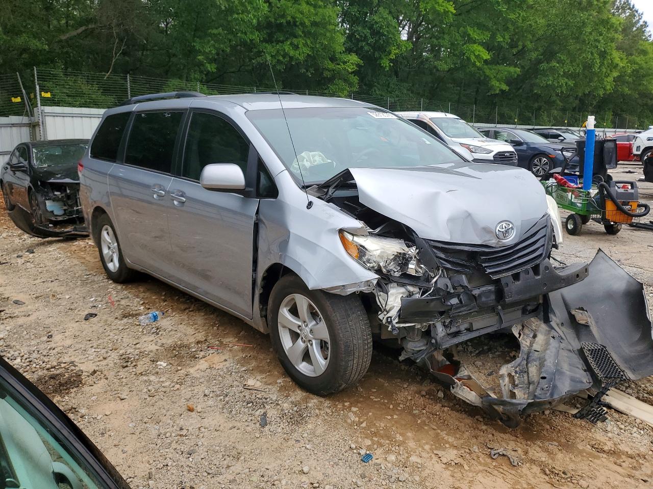 2011 Toyota Sienna Le Silver vin: 5TDKK3DCXBS166342