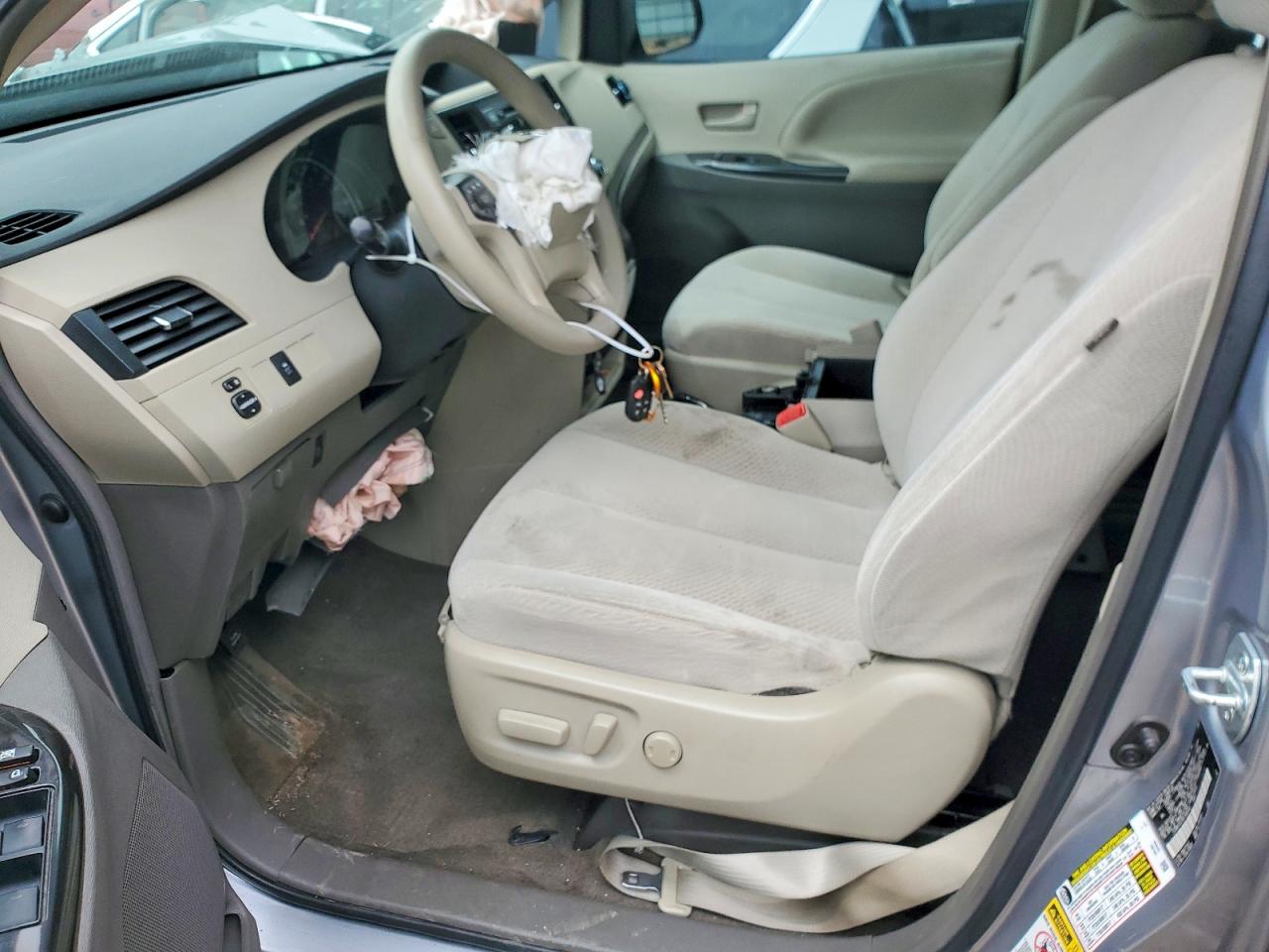 2011 Toyota Sienna Le Silver vin: 5TDKK3DCXBS166342