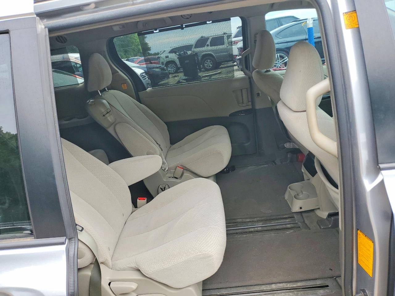 2011 Toyota Sienna Le Silver vin: 5TDKK3DCXBS166342