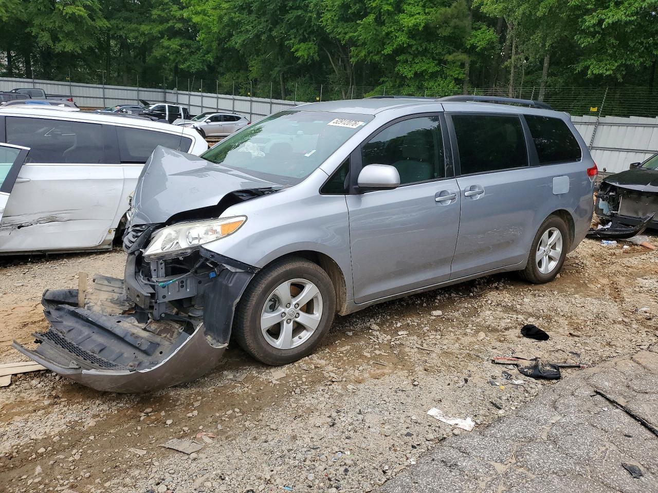 2011 Toyota Sienna Le Серебряный vin: 5TDKK3DCXBS166342