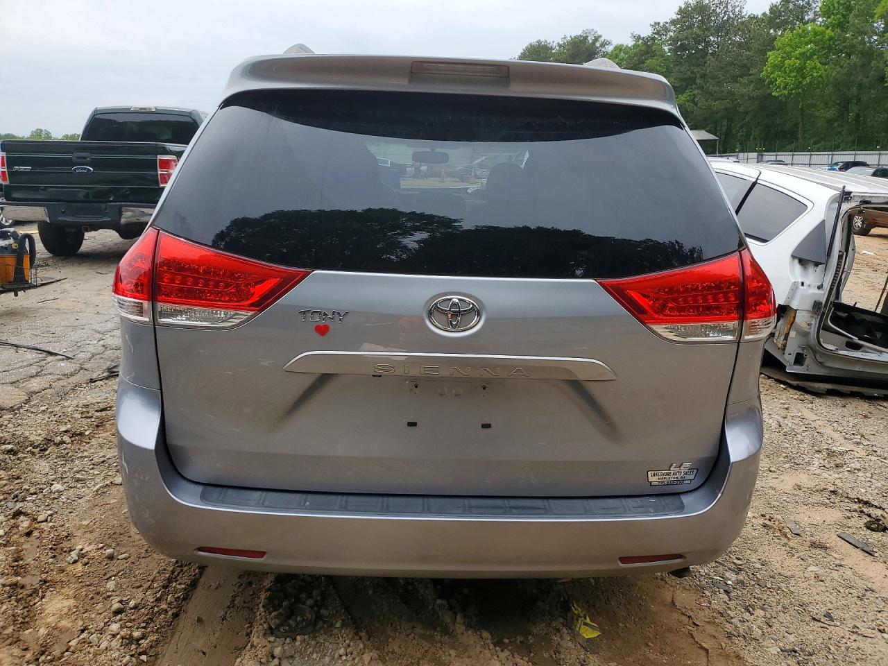 2011 Toyota Sienna Le Silver vin: 5TDKK3DCXBS166342