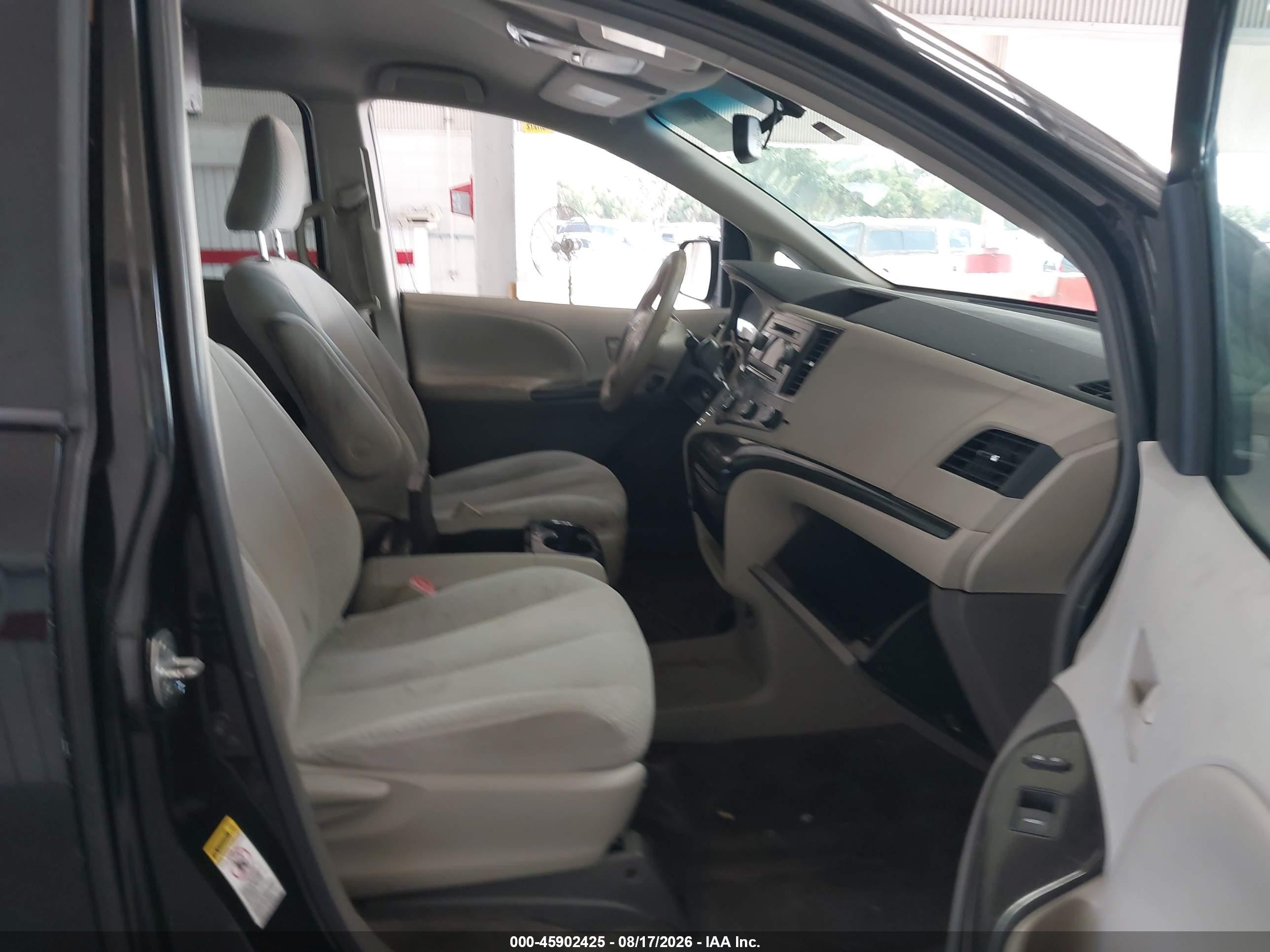 2011 Toyota Sienna Le V6 Black vin: 5TDKK3DCXBS166597