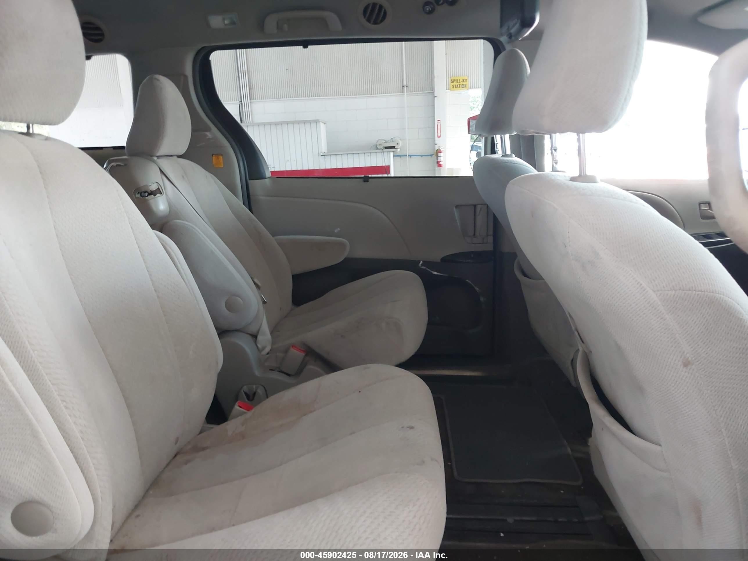 2011 Toyota Sienna Le V6 Black vin: 5TDKK3DCXBS166597