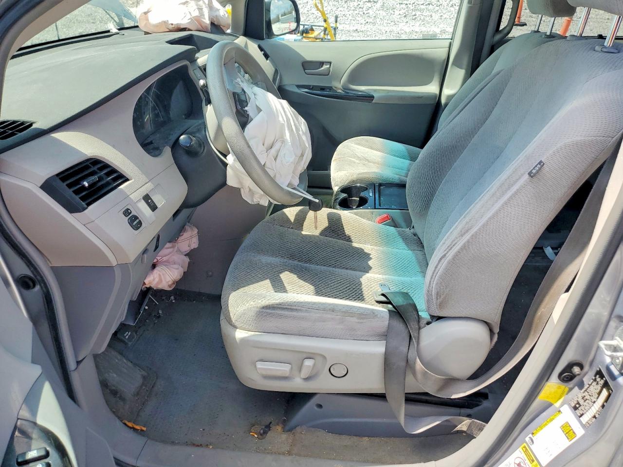 2011 Toyota Sienna Le Silver vin: 5TDKK3DCXBS168818