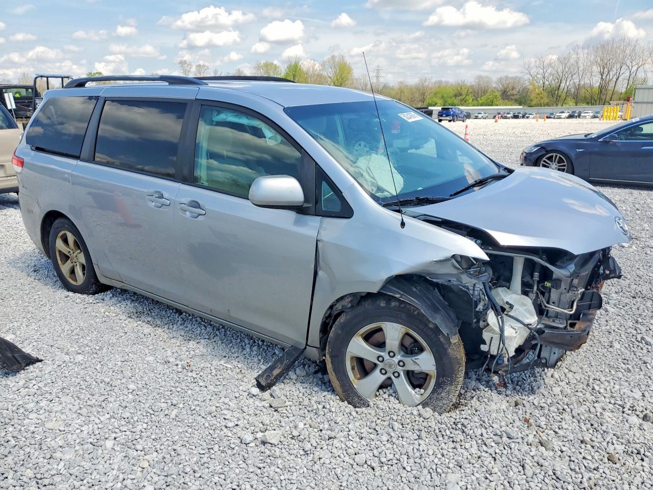2011 Toyota Sienna Le Silver vin: 5TDKK3DCXBS168818