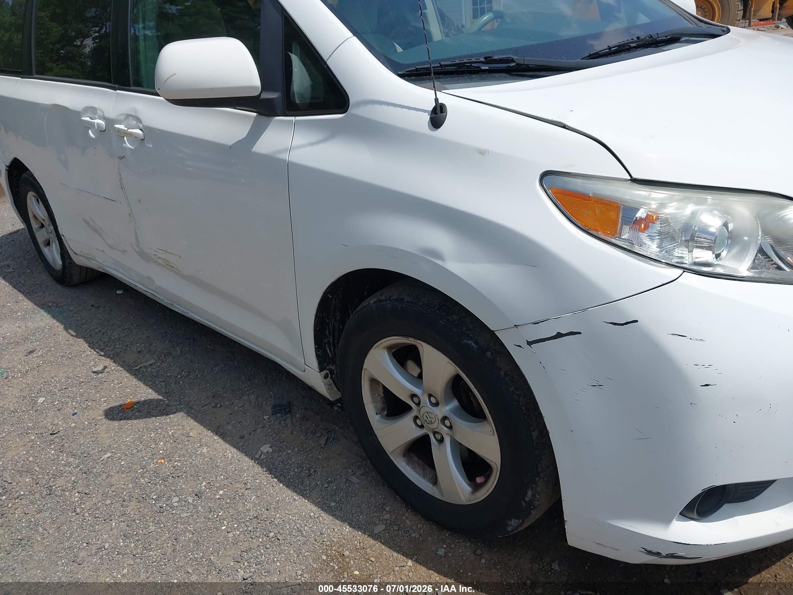 2012 Toyota Sienna Le V6 8 Passenger White vin: 5TDKK3DCXCS176189