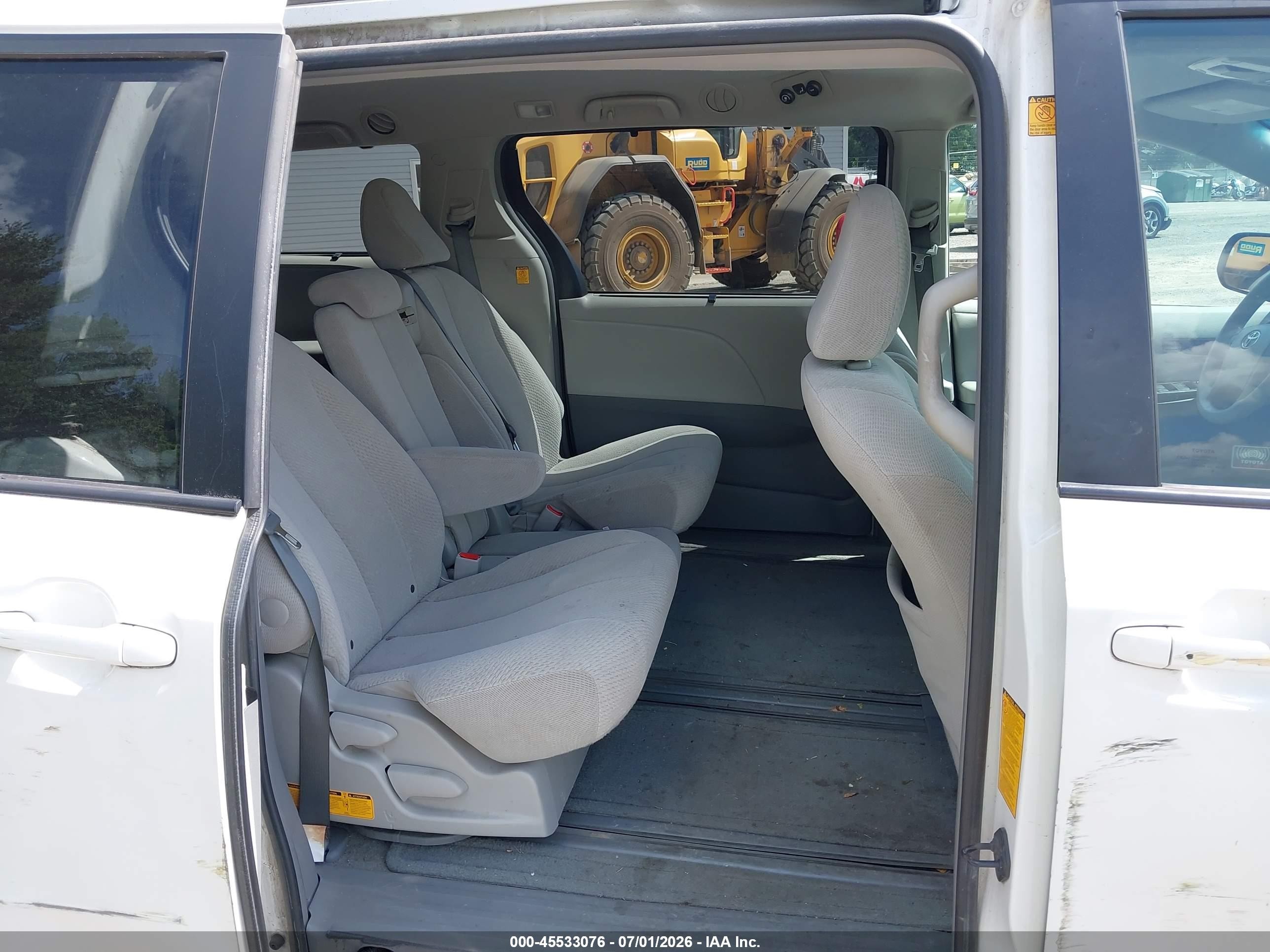 2012 Toyota Sienna Le V6 8 Passenger White vin: 5TDKK3DCXCS176189