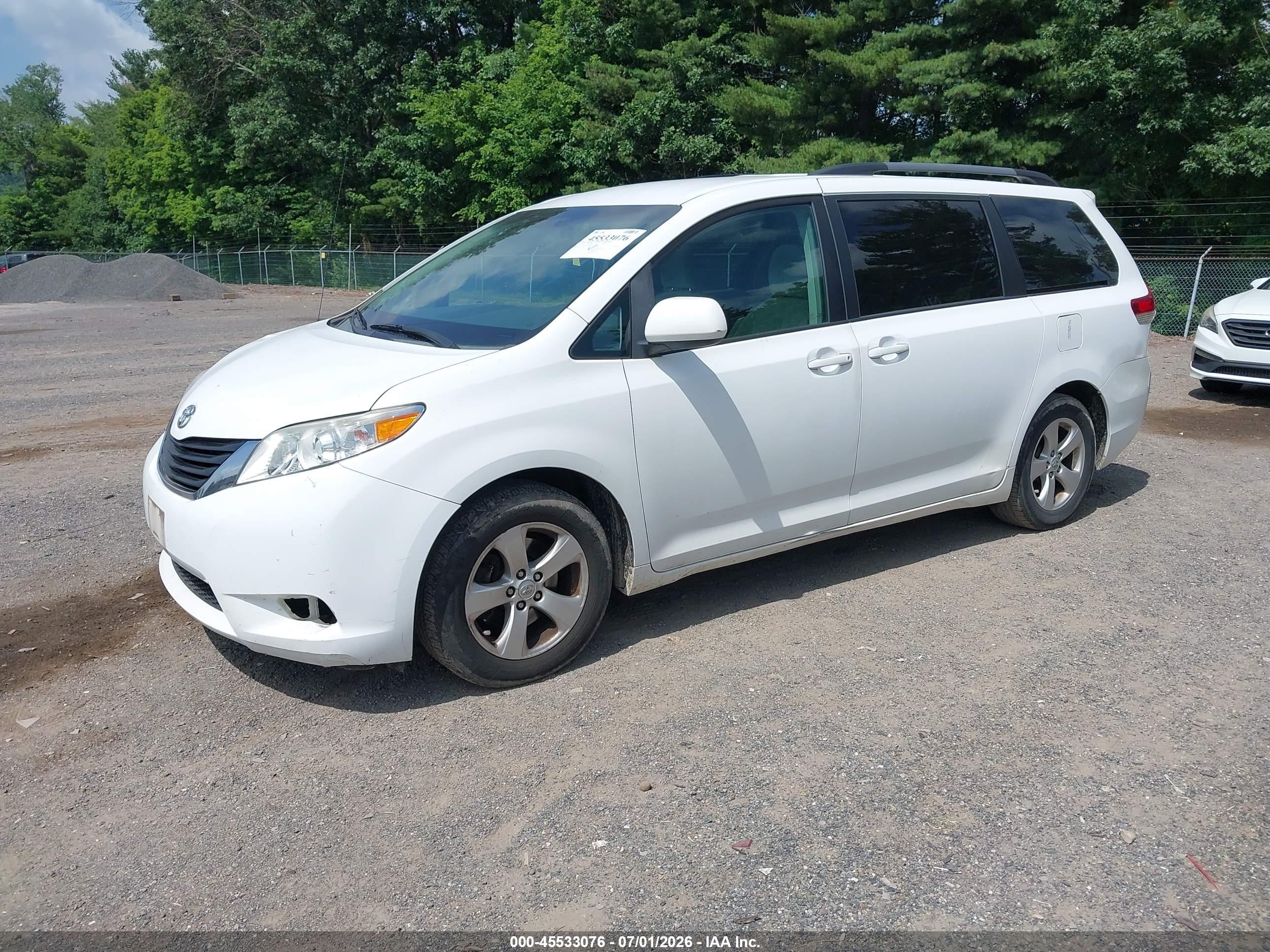 2012 Toyota Sienna Le V6 8 Passenger White vin: 5TDKK3DCXCS176189