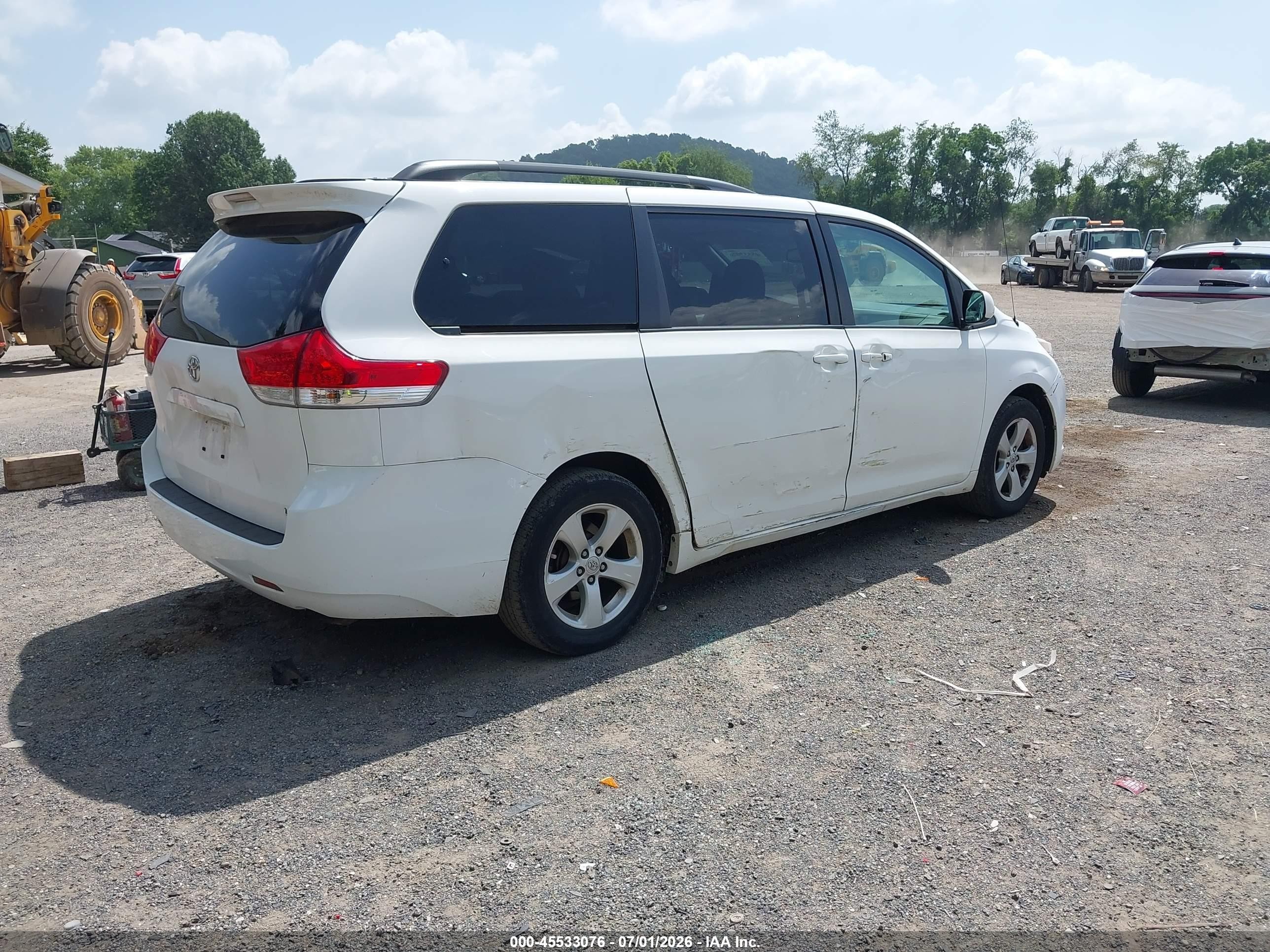 2012 Toyota Sienna Le V6 8 Passenger White vin: 5TDKK3DCXCS176189