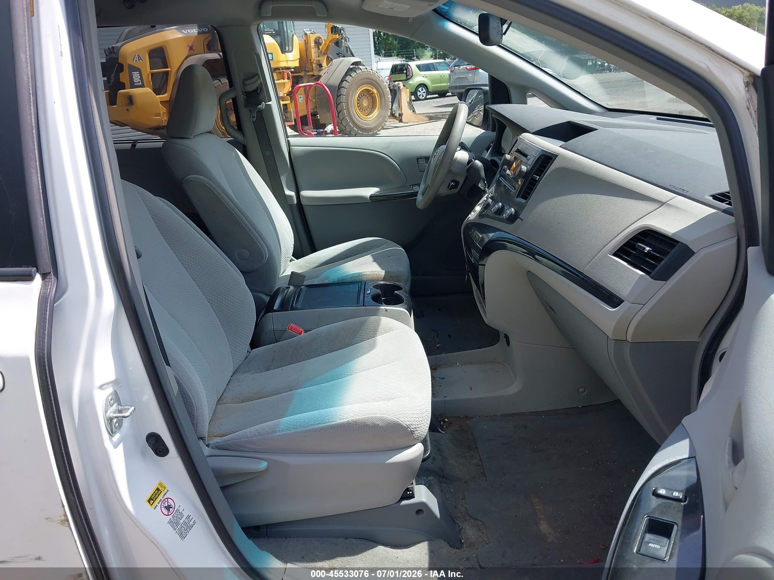 2012 Toyota Sienna Le V6 8 Passenger White vin: 5TDKK3DCXCS176189