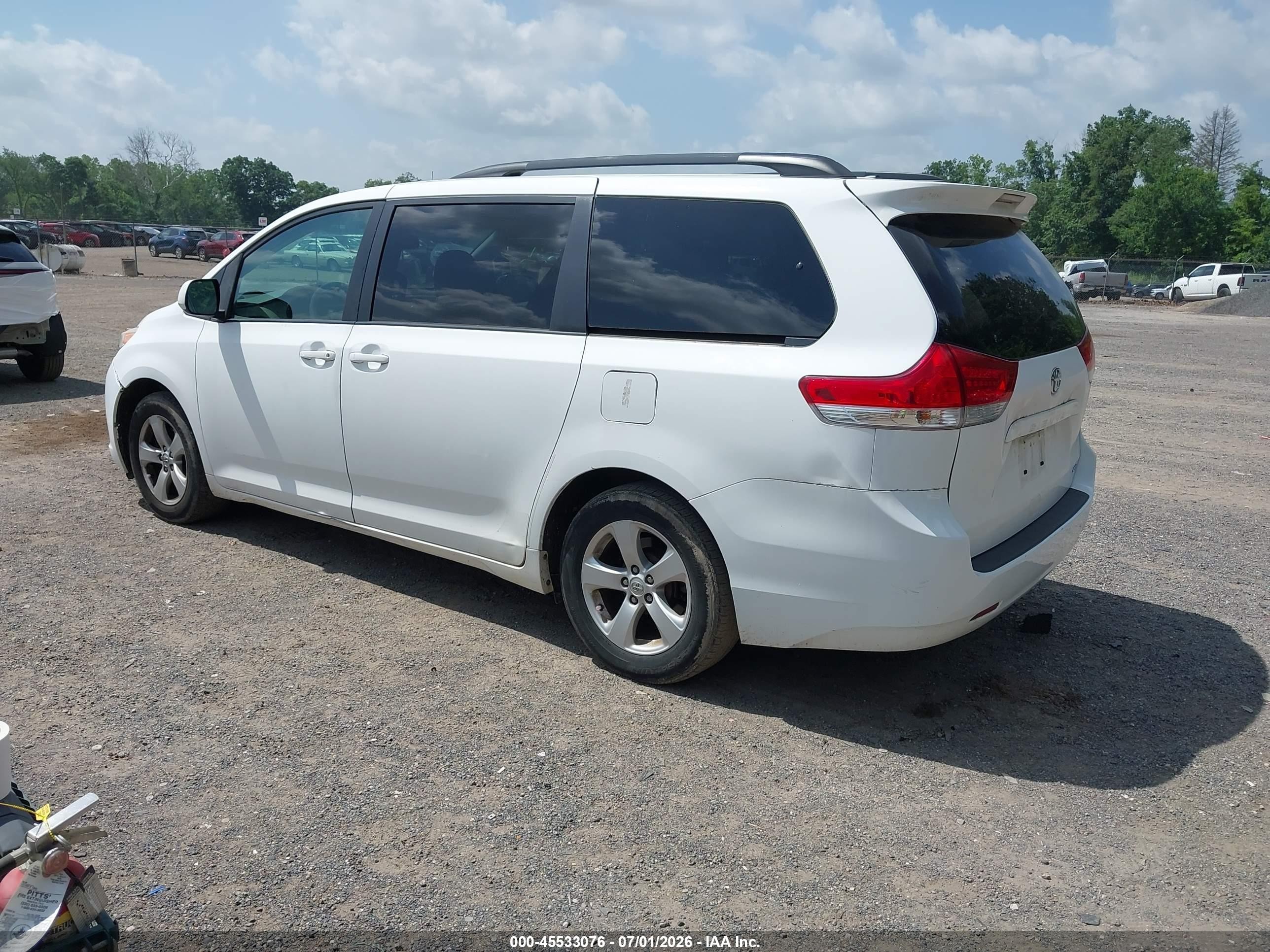 2012 Toyota Sienna Le V6 8 Passenger White vin: 5TDKK3DCXCS176189