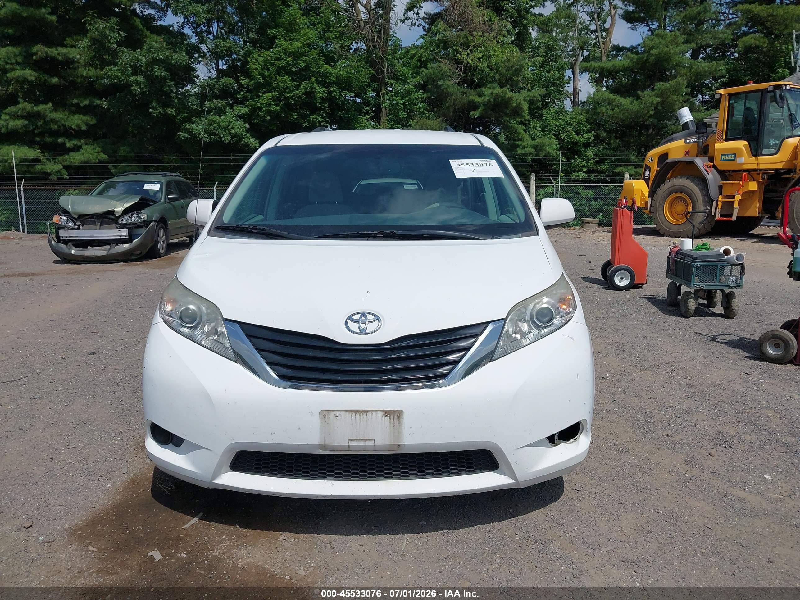 2012 Toyota Sienna Le V6 8 Passenger White vin: 5TDKK3DCXCS176189