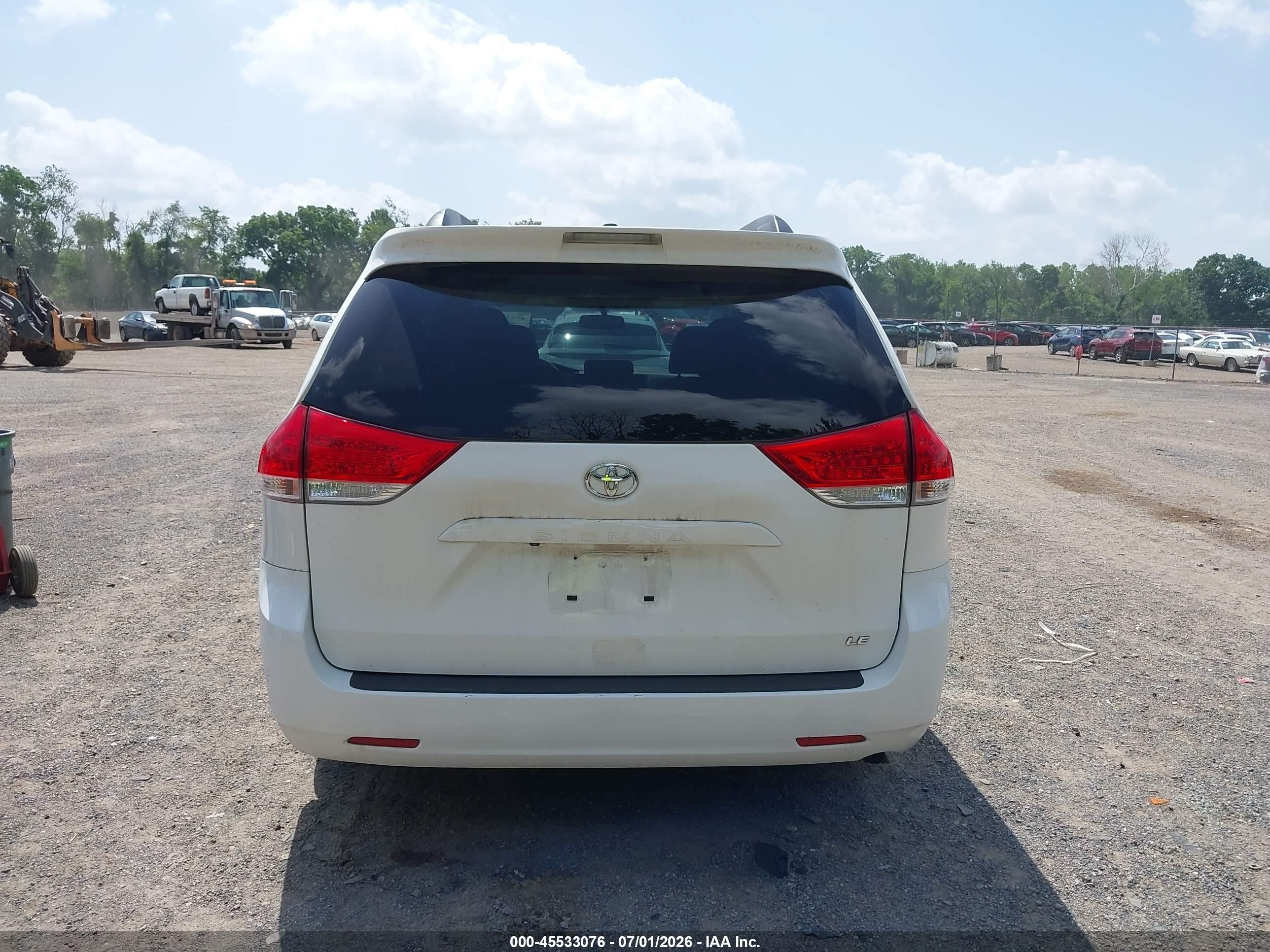 2012 Toyota Sienna Le V6 8 Passenger White vin: 5TDKK3DCXCS176189
