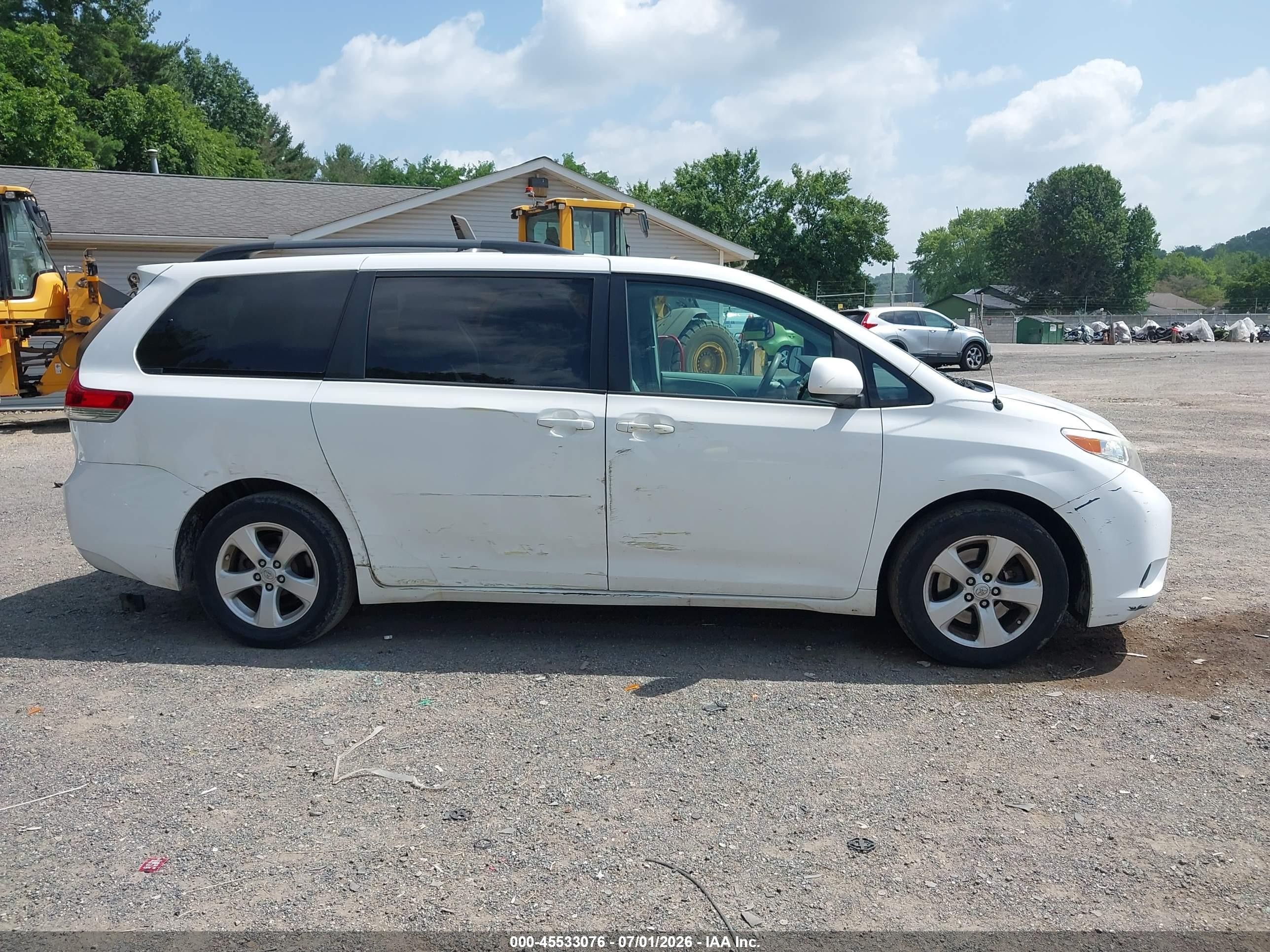 2012 Toyota Sienna Le V6 8 Passenger White vin: 5TDKK3DCXCS176189