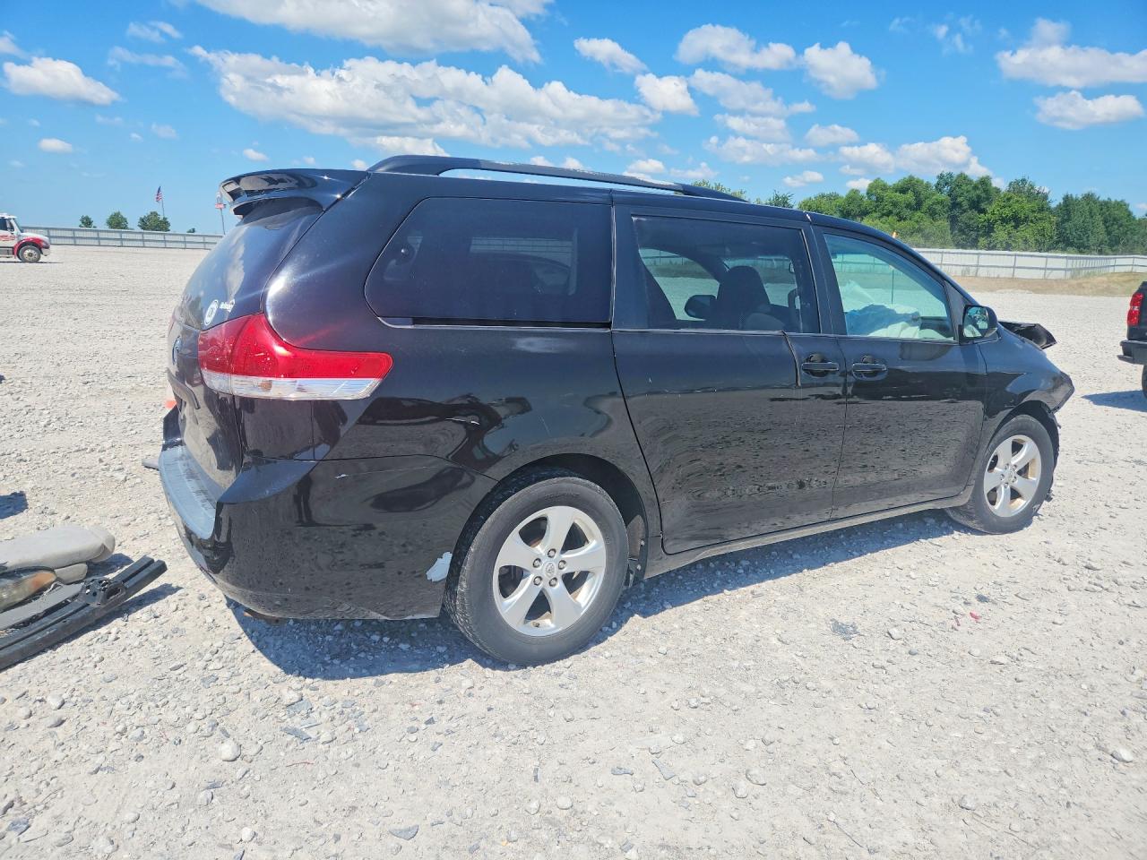 2012 Toyota Sienna Le Black vin: 5TDKK3DCXCS189802