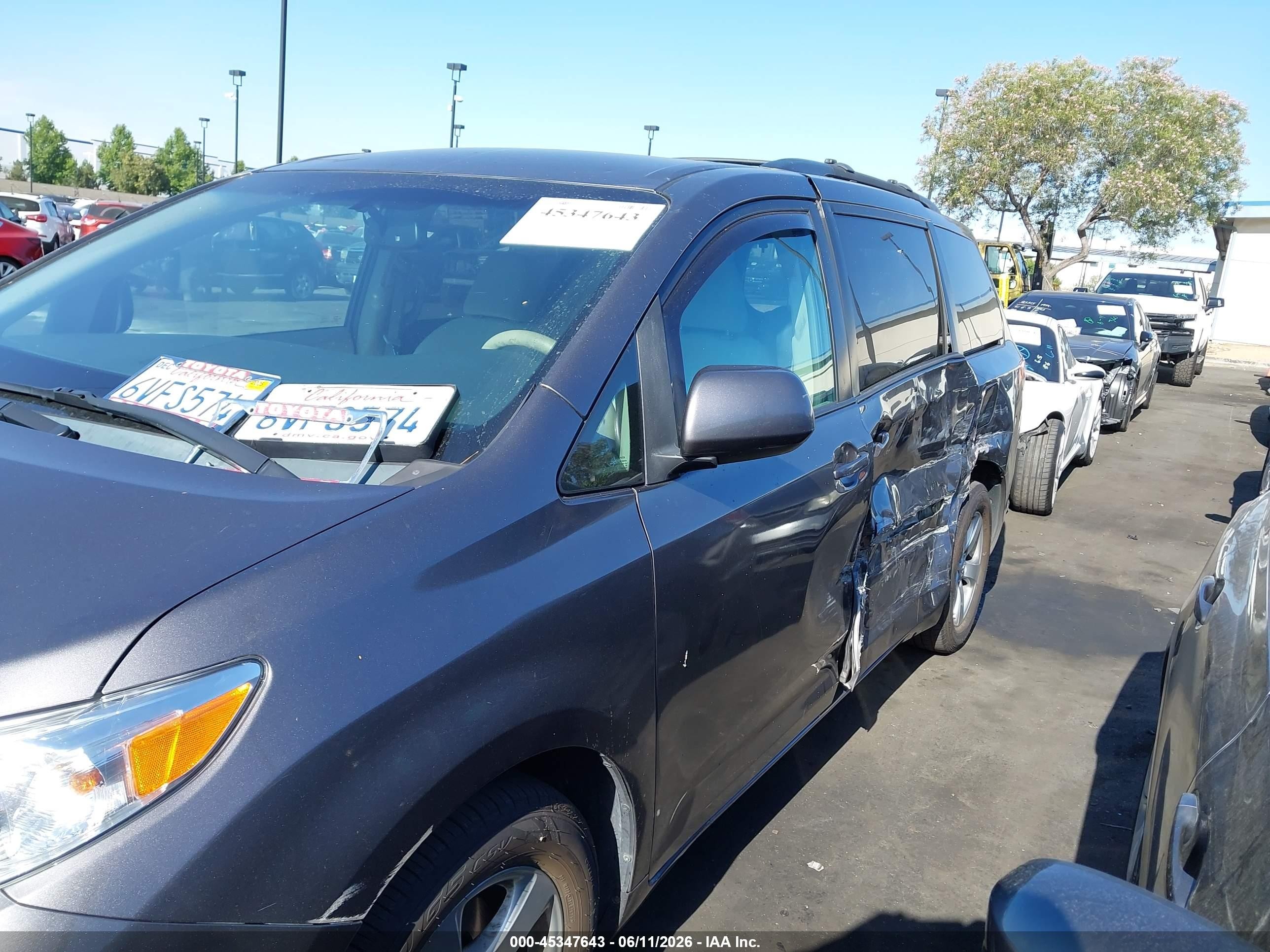 2012 Toyota Sienna Le V6 8 Passenger Gray vin: 5TDKK3DCXCS193381