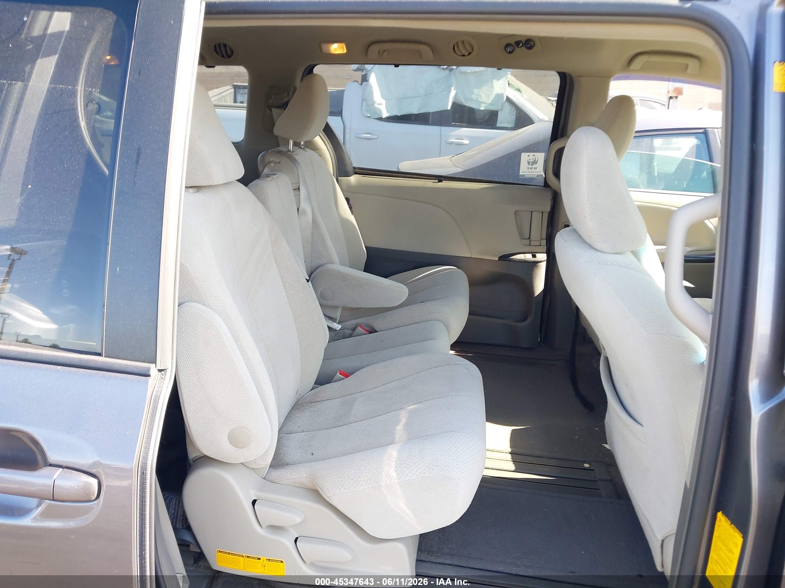 2012 Toyota Sienna Le V6 8 Passenger Gray vin: 5TDKK3DCXCS193381