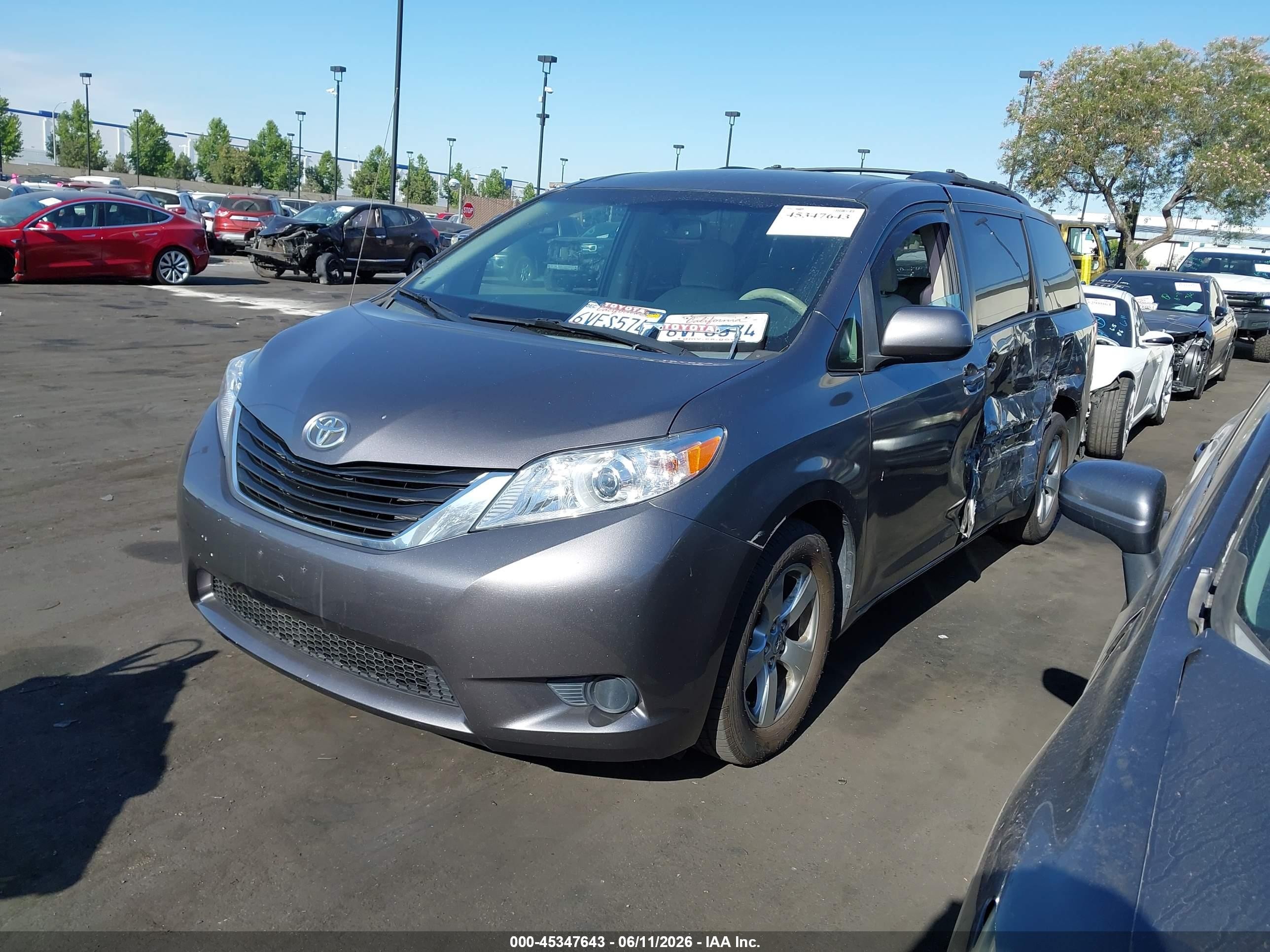 2012 Toyota Sienna Le V6 8 Passenger Gray vin: 5TDKK3DCXCS193381