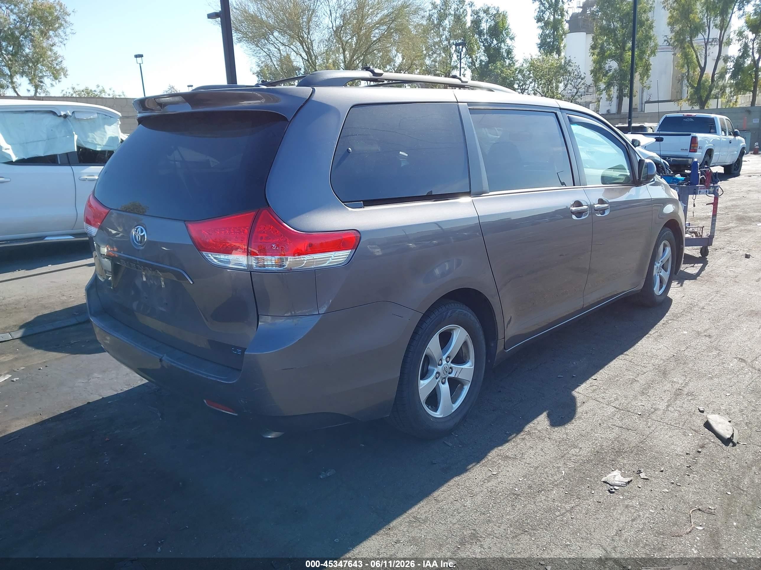 2012 Toyota Sienna Le V6 8 Passenger Gray vin: 5TDKK3DCXCS193381