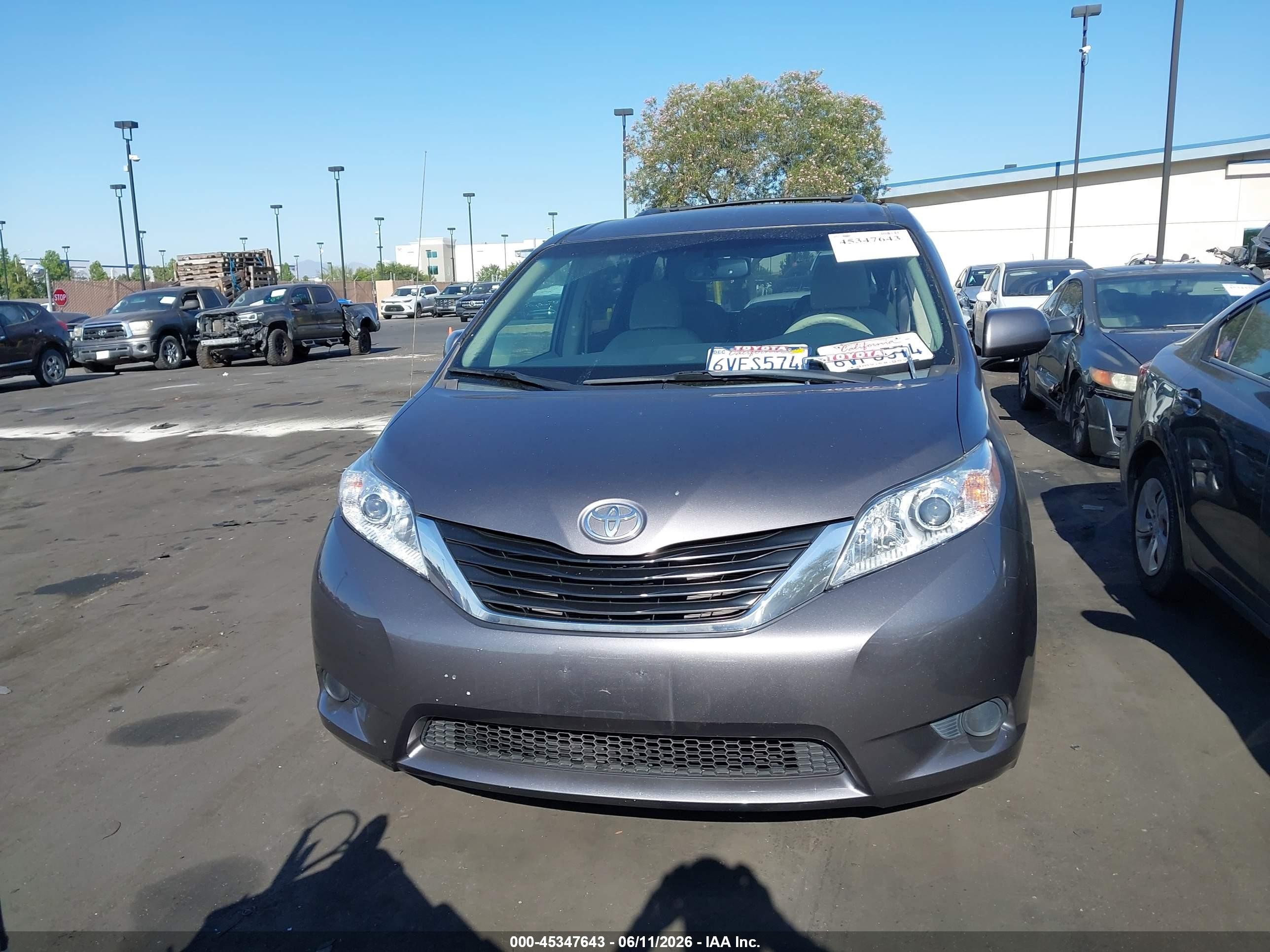 2012 Toyota Sienna Le V6 8 Passenger Gray vin: 5TDKK3DCXCS193381