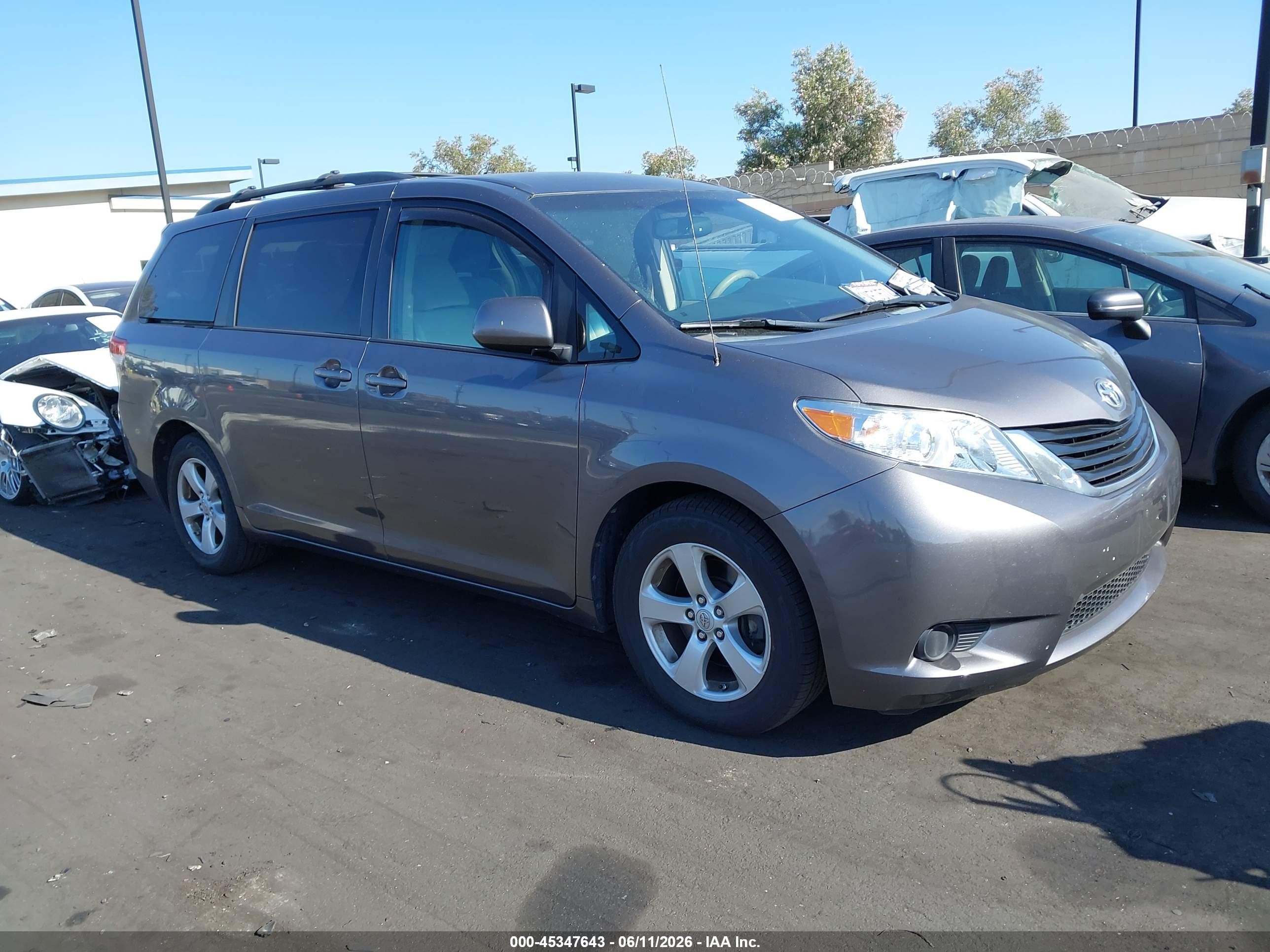 2012 Toyota Sienna Le V6 8 Passenger Gray vin: 5TDKK3DCXCS193381