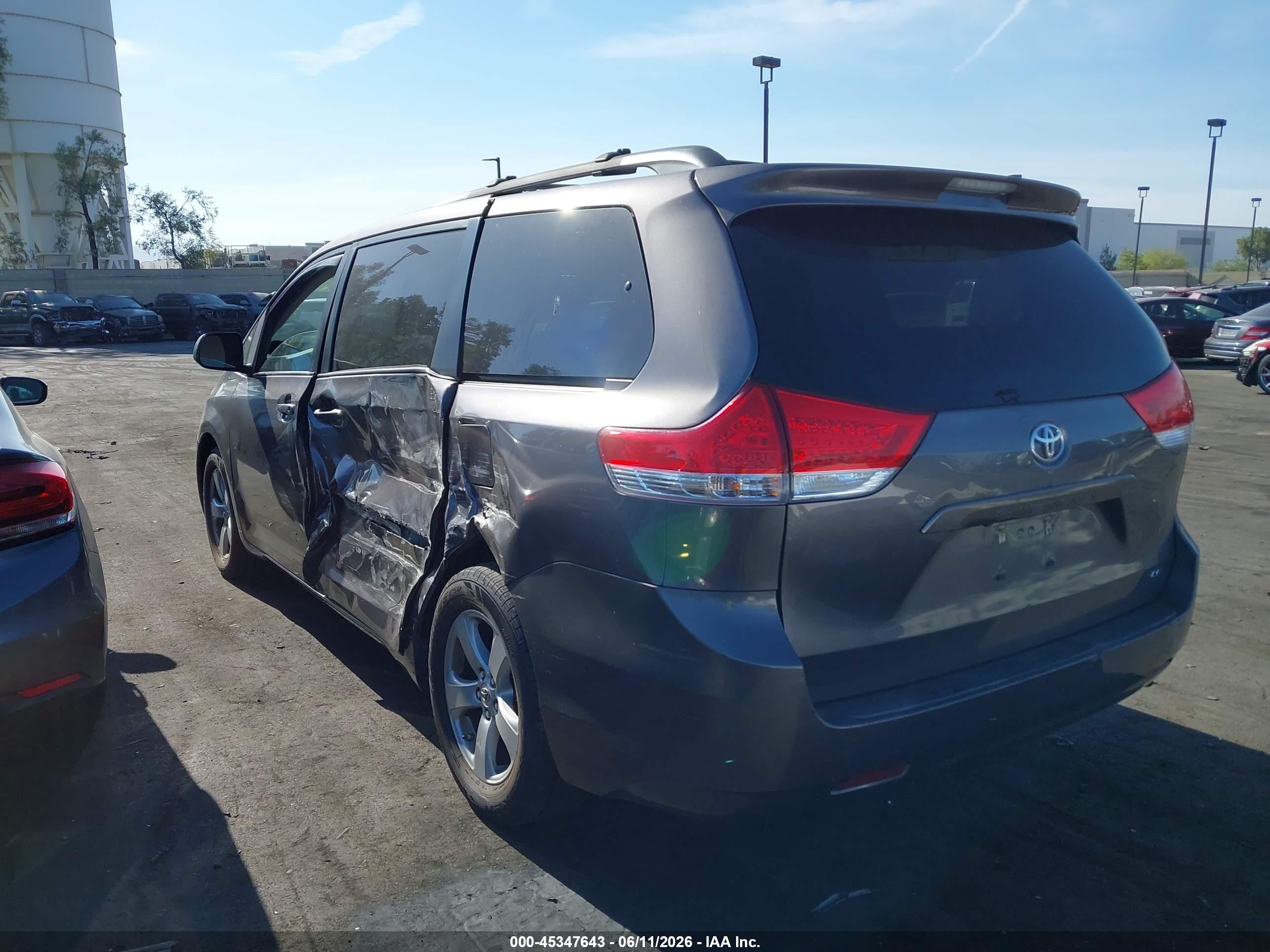 2012 Toyota Sienna Le V6 8 Passenger Gray vin: 5TDKK3DCXCS193381