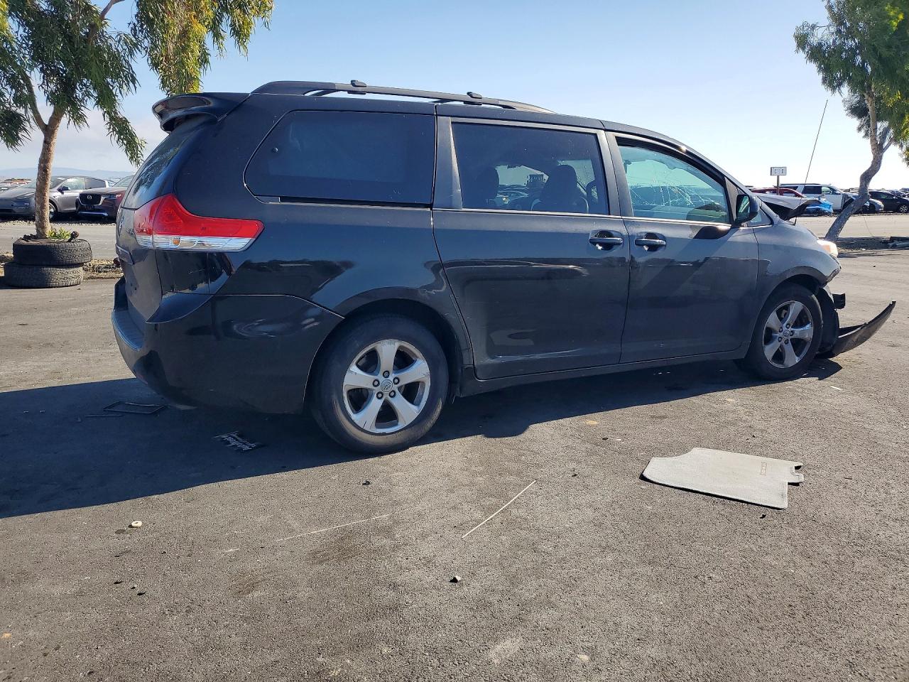 2012 Toyota Sienna Le Черный vin: 5TDKK3DCXCS207392