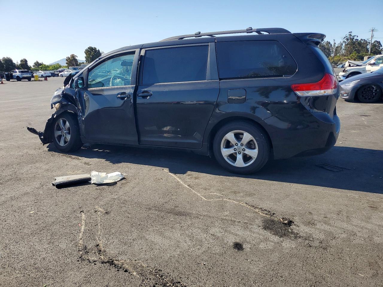 2012 Toyota Sienna Le Черный vin: 5TDKK3DCXCS207392