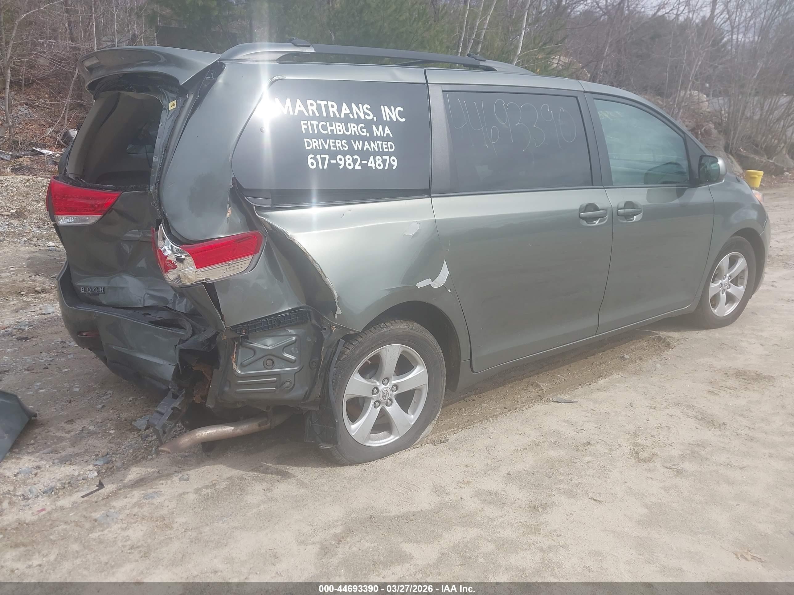 2012 Toyota Sienna Le V6 8 Passenger Green vin: 5TDKK3DCXCS212687