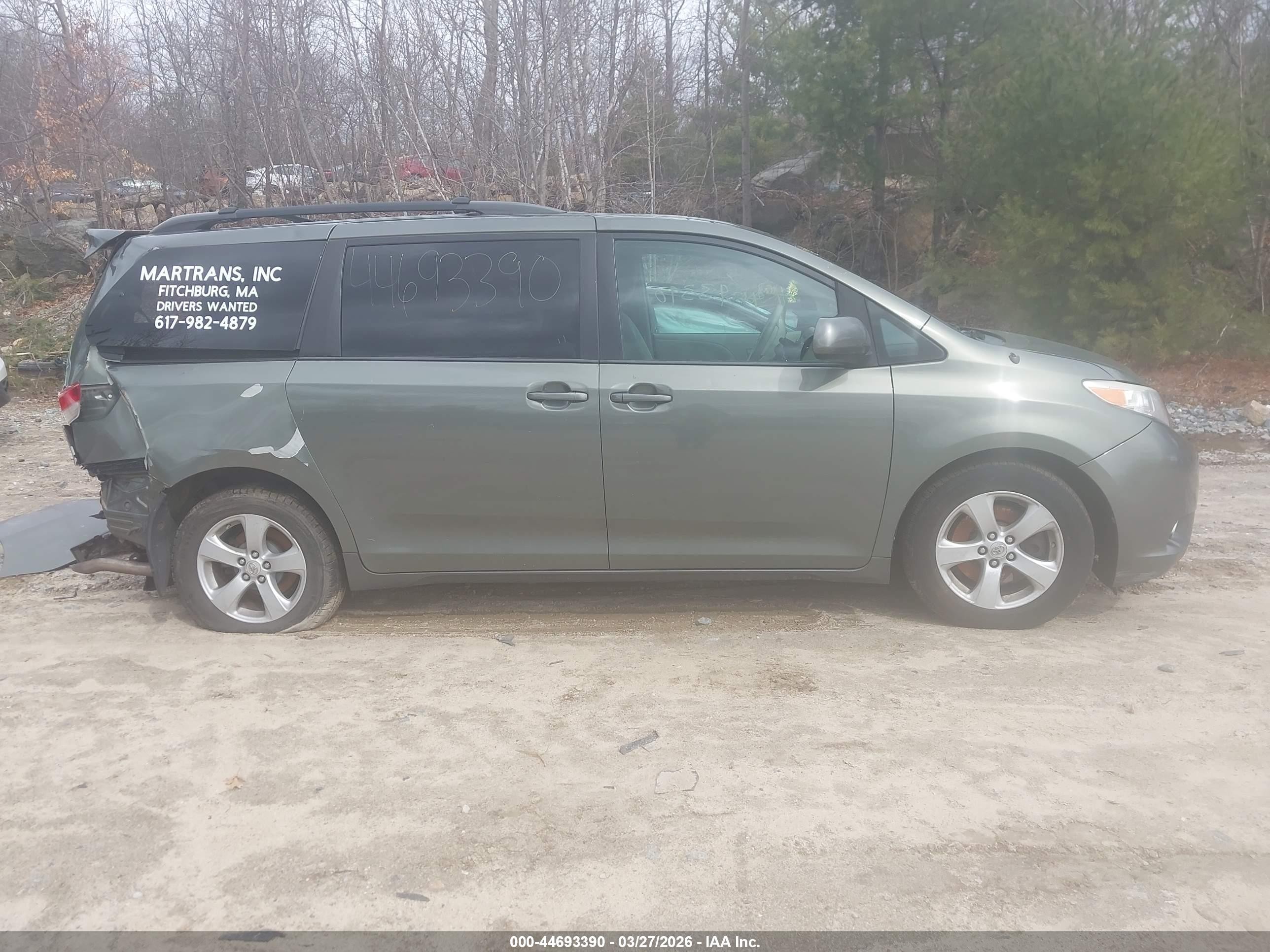 2012 Toyota Sienna Le V6 8 Passenger Green vin: 5TDKK3DCXCS212687