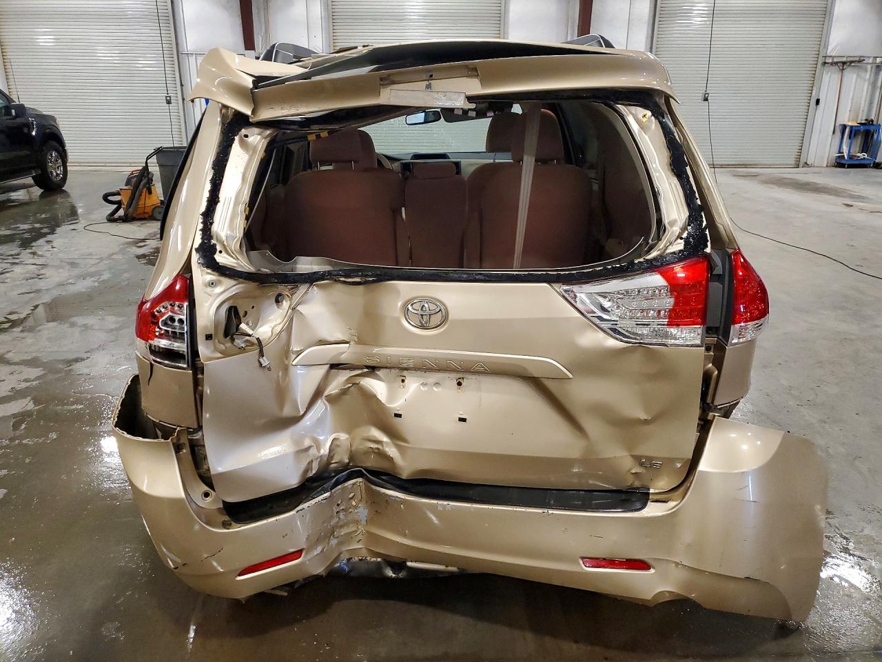 2012 Toyota Sienna Le Tan vin: 5TDKK3DCXCS217095