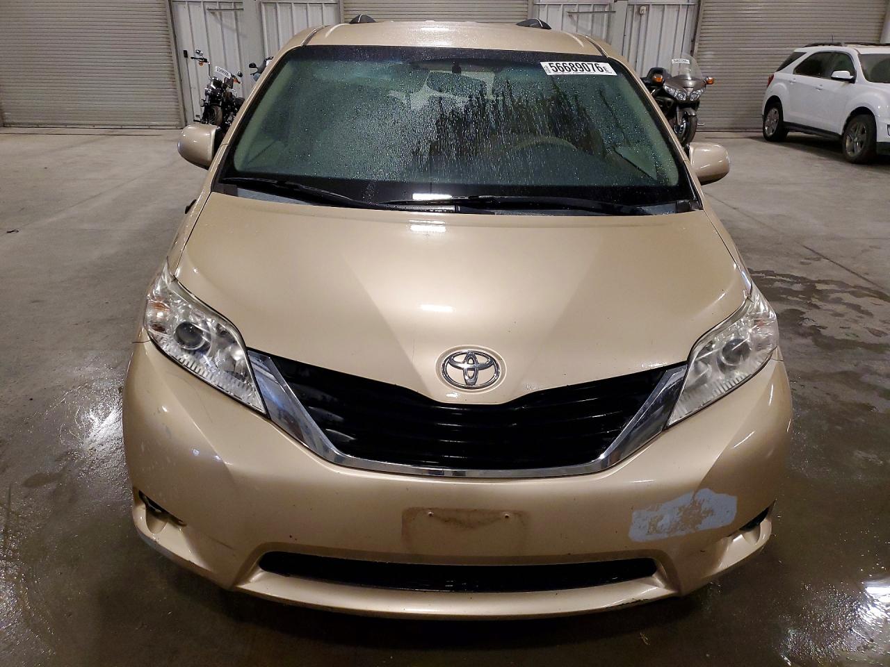 2012 Toyota Sienna Le Tan vin: 5TDKK3DCXCS217095