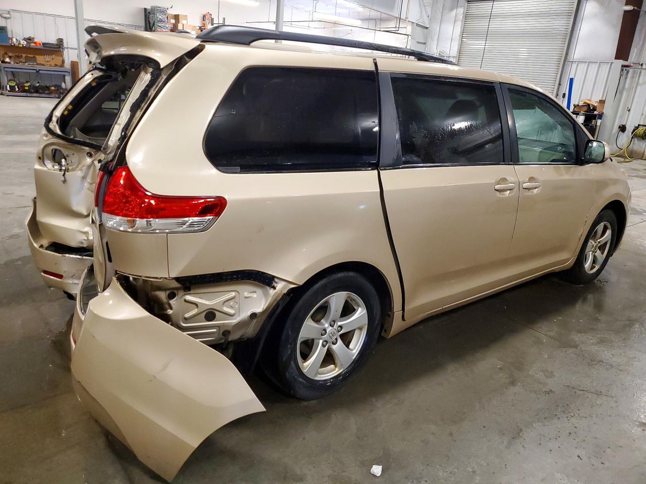 2012 Toyota Sienna Le Tan vin: 5TDKK3DCXCS217095