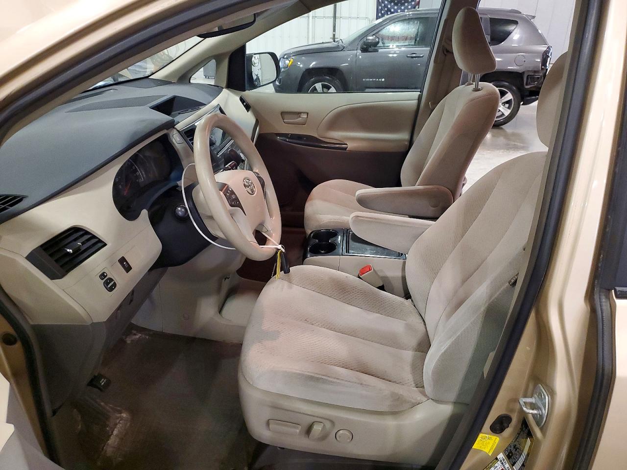 2012 Toyota Sienna Le Tan vin: 5TDKK3DCXCS217095