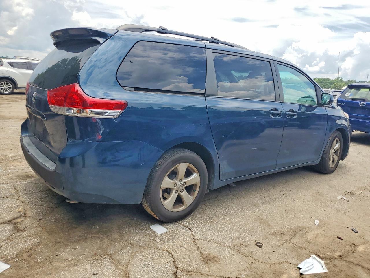 2012 Toyota Sienna Le Blue vin: 5TDKK3DCXCS224516