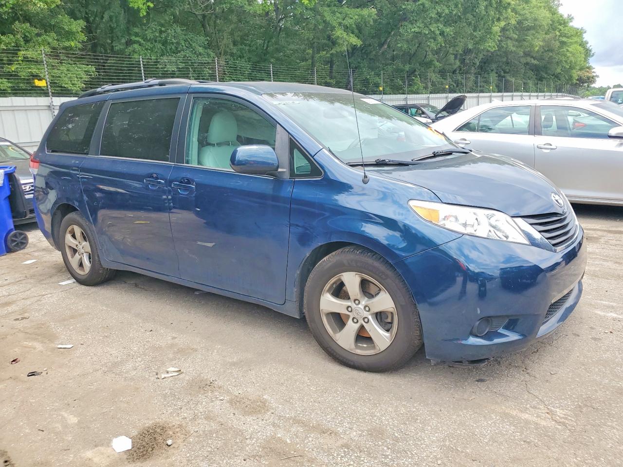 2012 Toyota Sienna Le Blue vin: 5TDKK3DCXCS224516