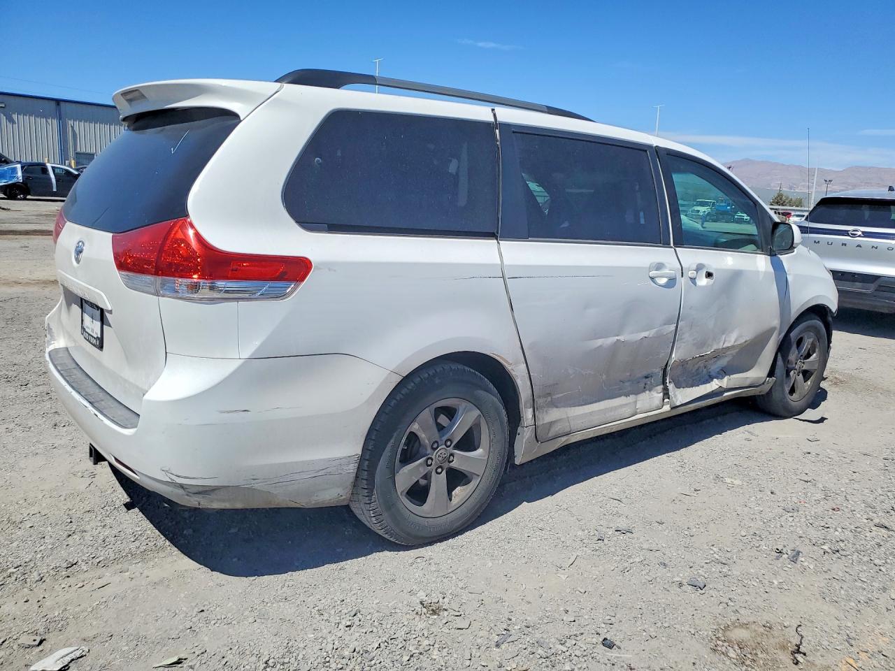 2012 Toyota Sienna Le White vin: 5TDKK3DCXCS229568