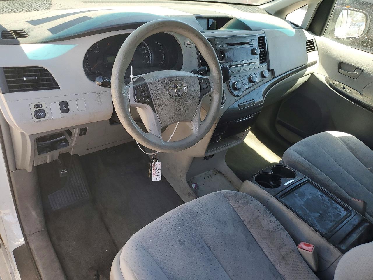 2012 Toyota Sienna Le White vin: 5TDKK3DCXCS229568