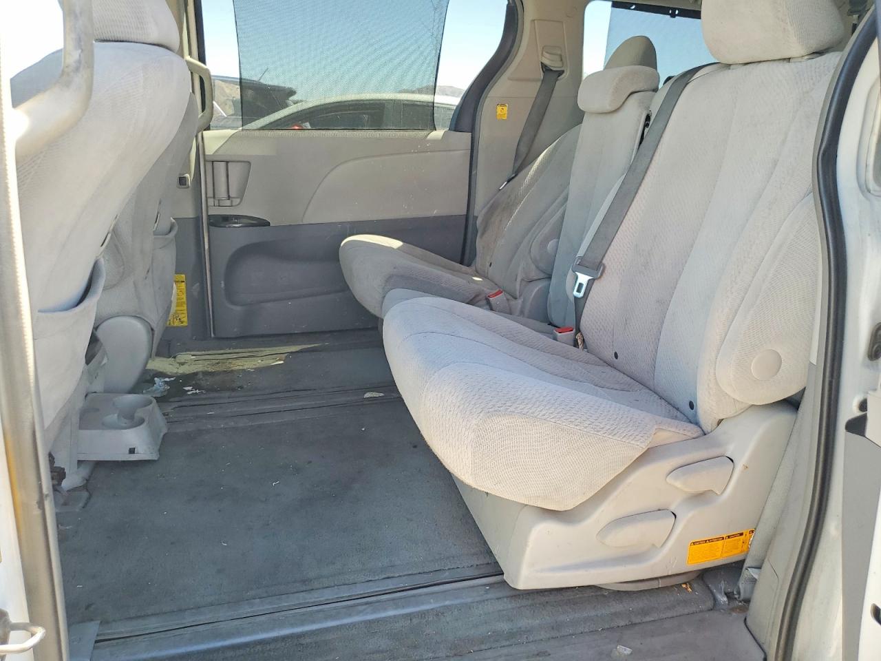 2012 Toyota Sienna Le White vin: 5TDKK3DCXCS229568