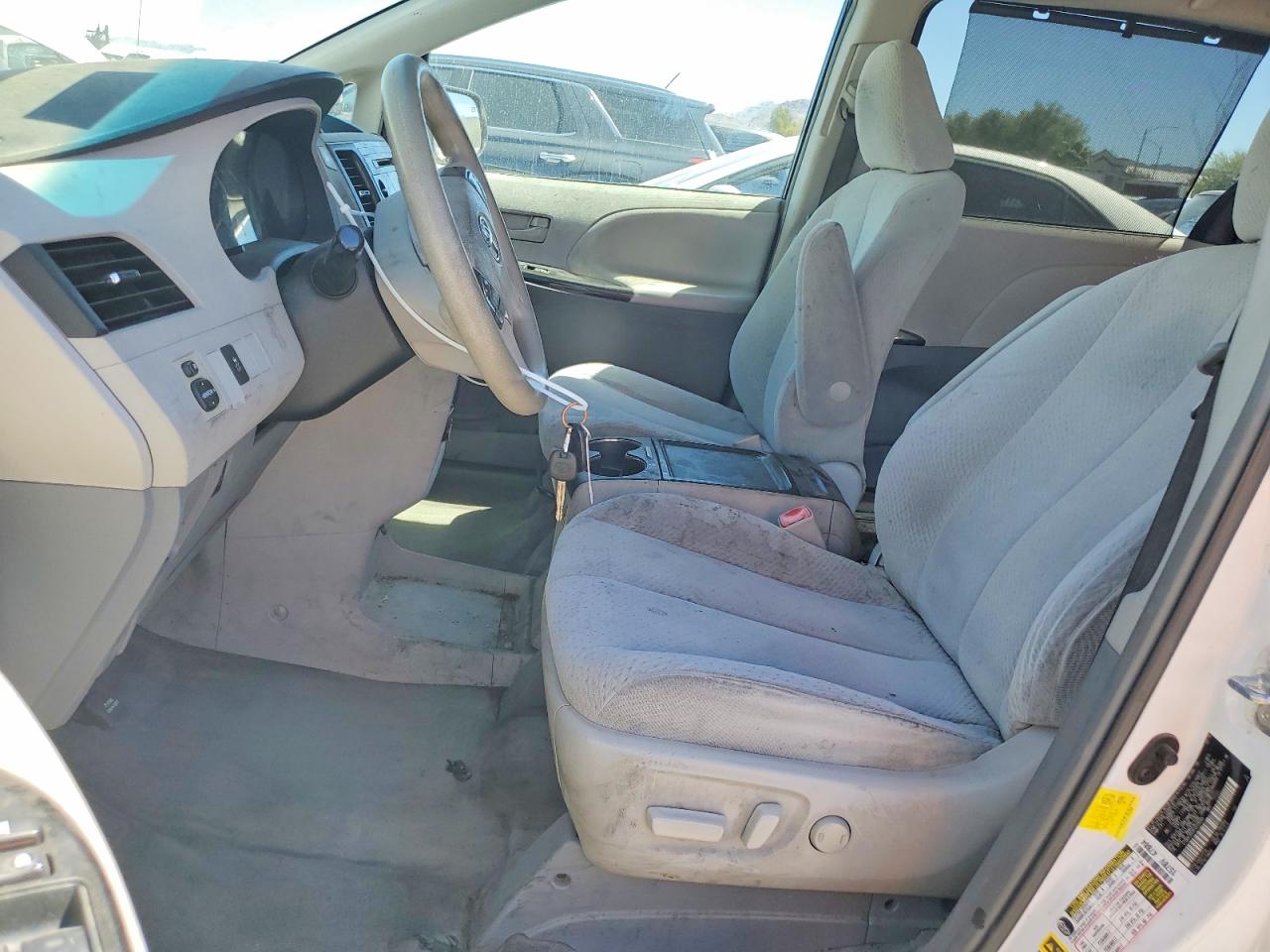 2012 Toyota Sienna Le White vin: 5TDKK3DCXCS229568